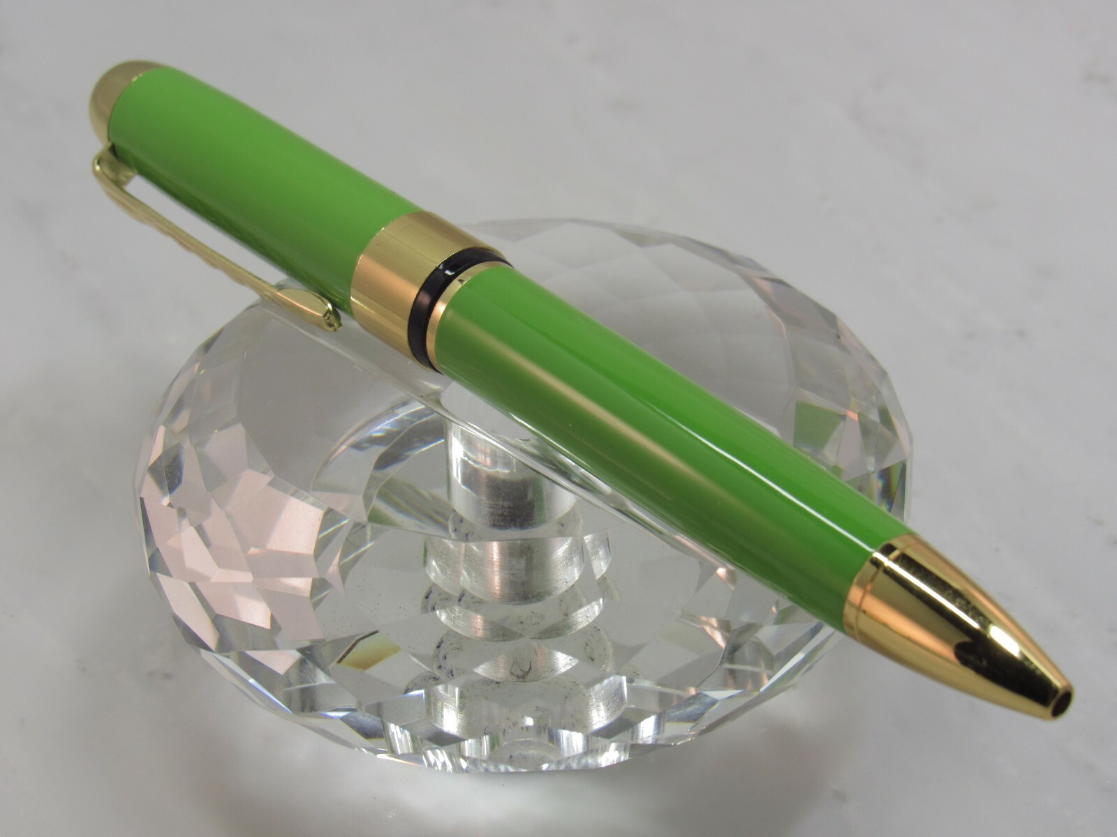 HIGH QUALITY BAOER GREEN TWIST BALL POINT PEN/GOLD FINISH
