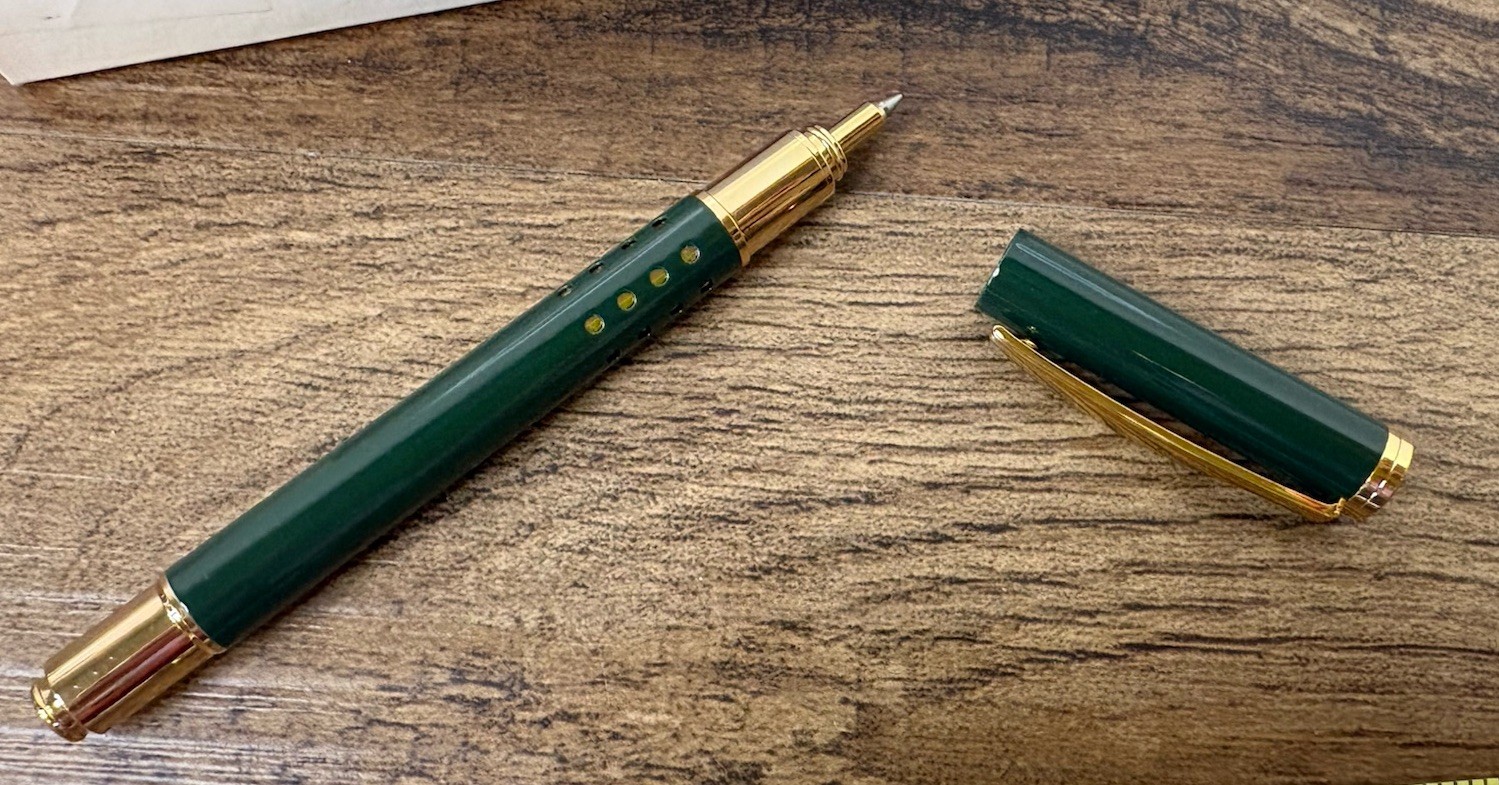 Dale Carnegie Training Award Metal Ink Pen Green Gold Trim w Presentation Box