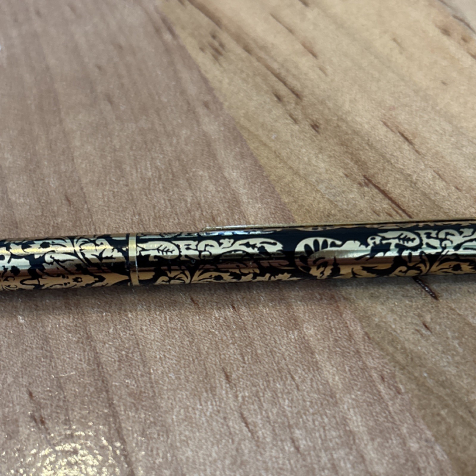 Buckingham Palace Metal Ballpoint Pen with Gold Trim Collectible