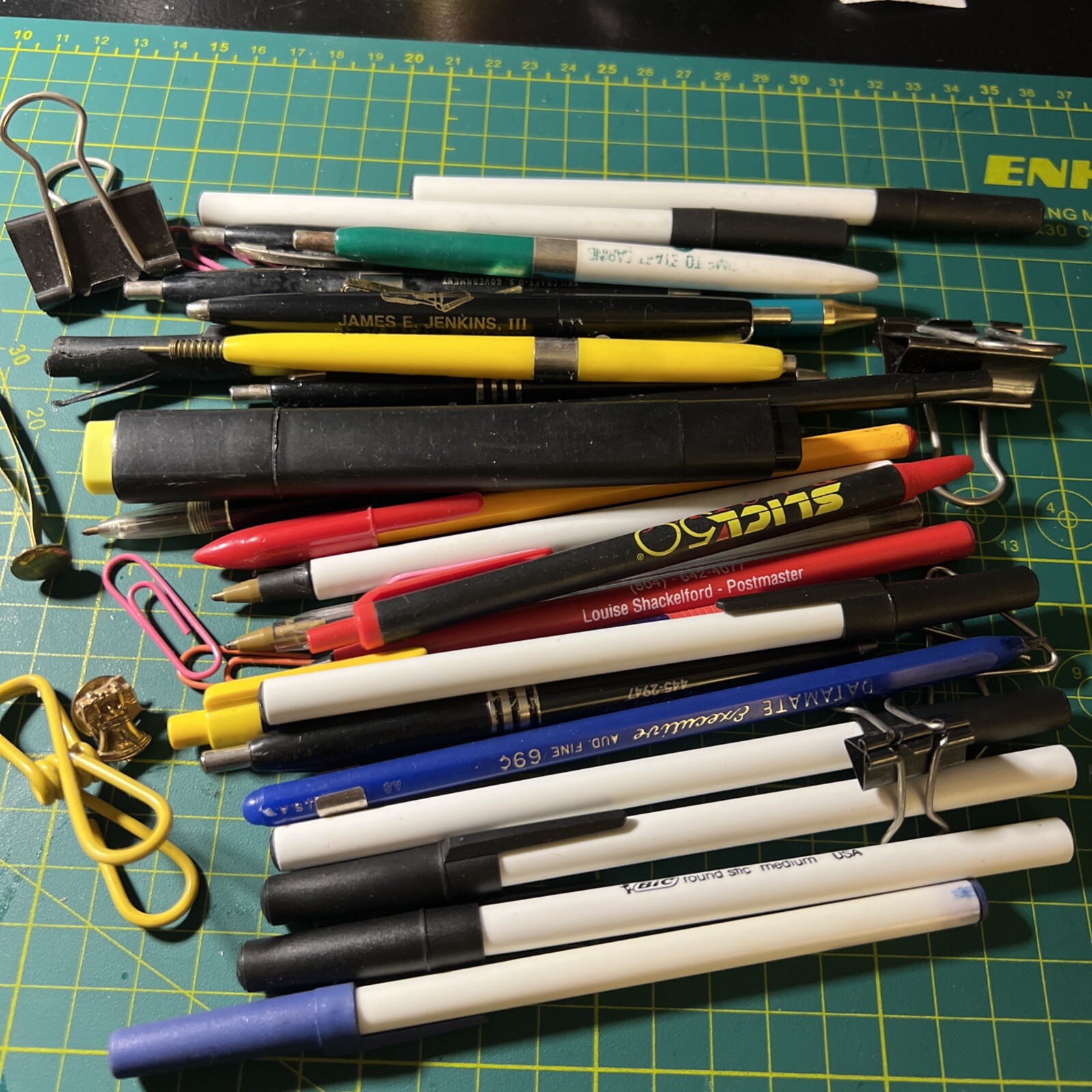 LOT OF (20+) Advertising And Other PENS Vintage Desk Clean out Datamate Govt