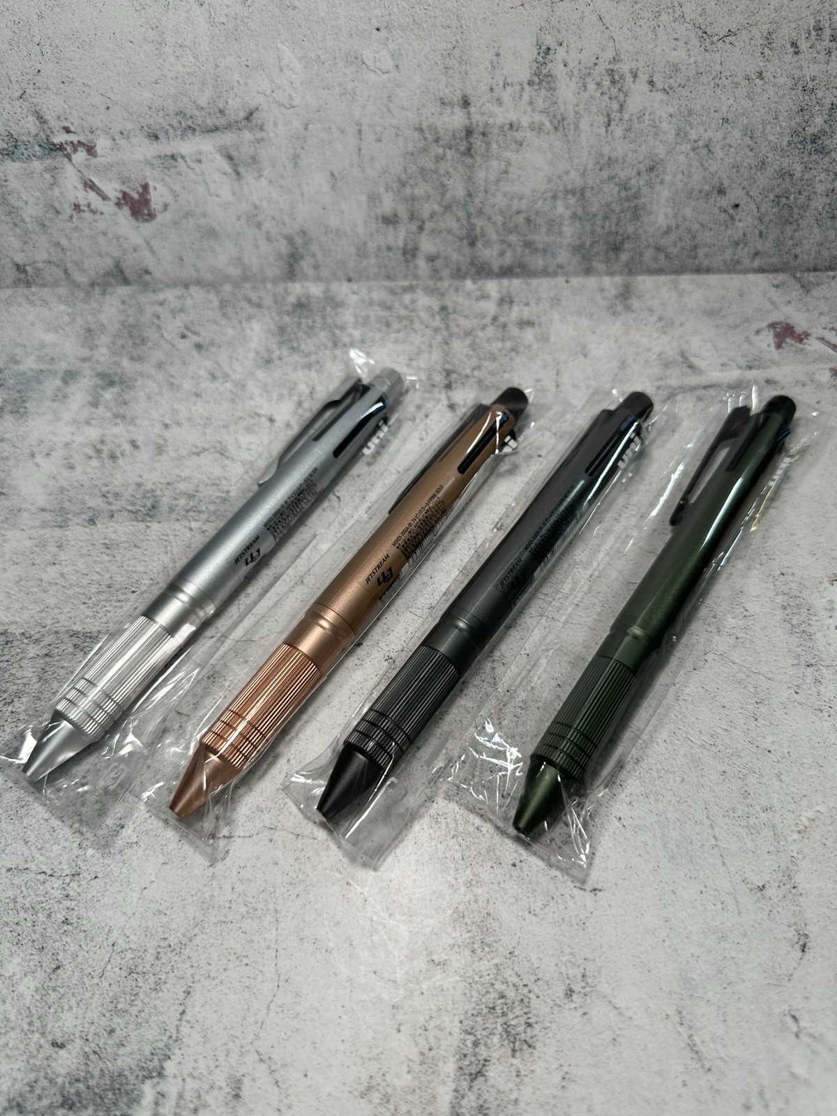 Jetstream 4&1 Metal Set of 4 Ballpoint Pen (Black Red Blue Green) And Pen 0.5mm