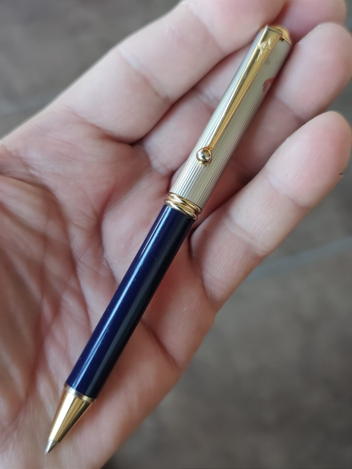 🔴Well made Ballpoint pen – Unknown for me but with logo🔴