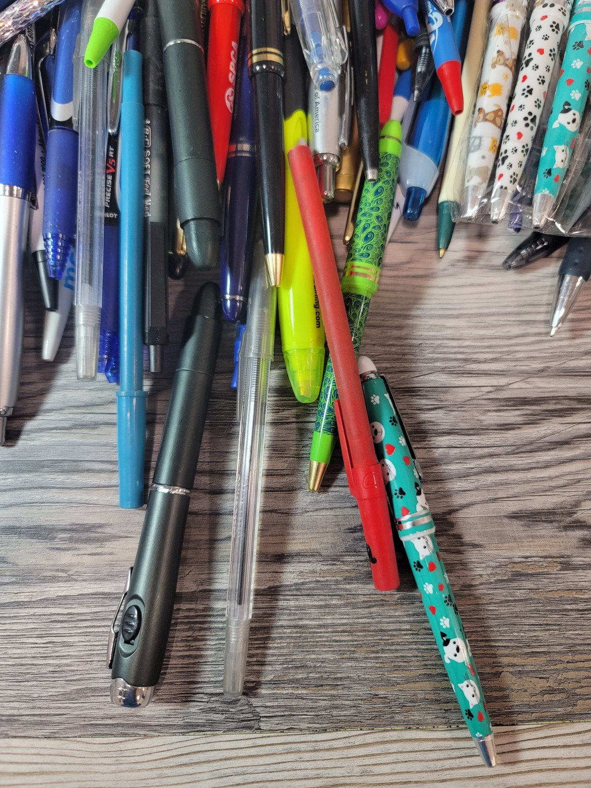 Pens Pens 2lbs if ballpoint twist black blue clik old and new used tresures