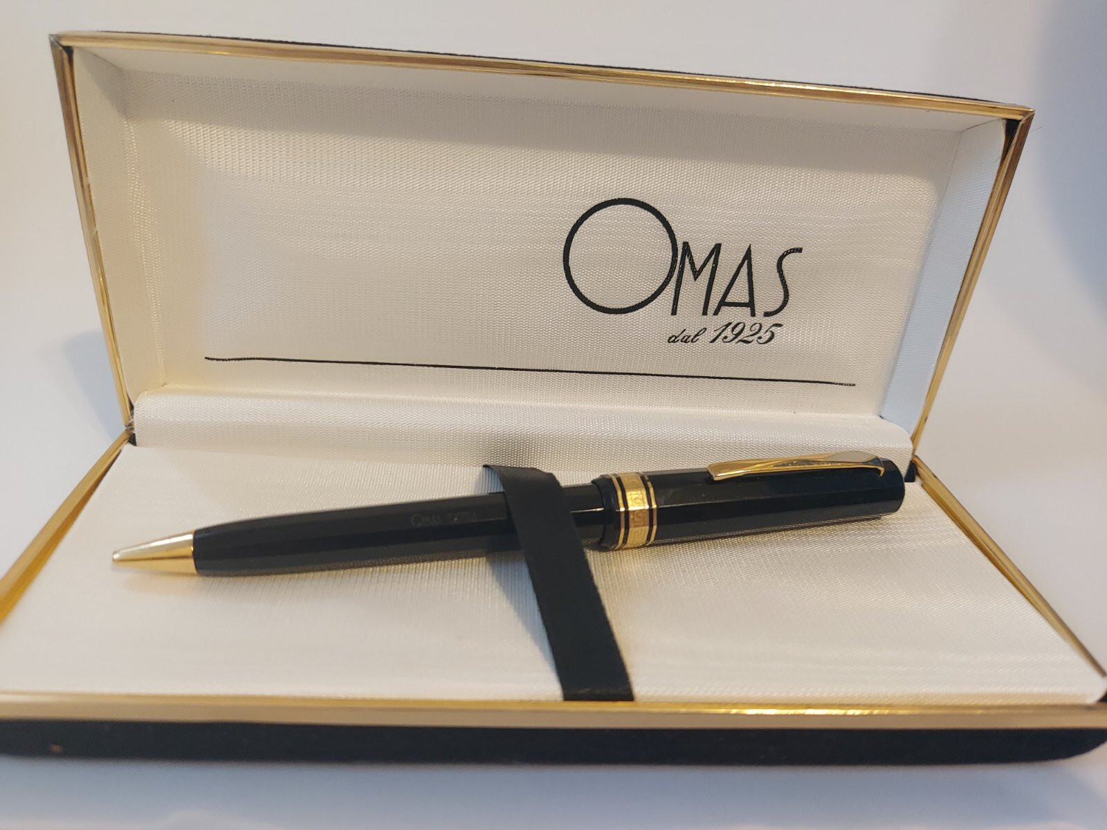 BEAUTIFUL OMAS Extra Ballpoint Pen made in Italy in Original box