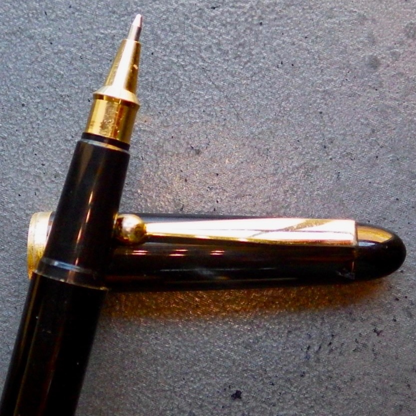 FREE US Ship•Serviced Ballpoint Pen•Gold Trim•Onyx•Post•New Blue Ink Refill