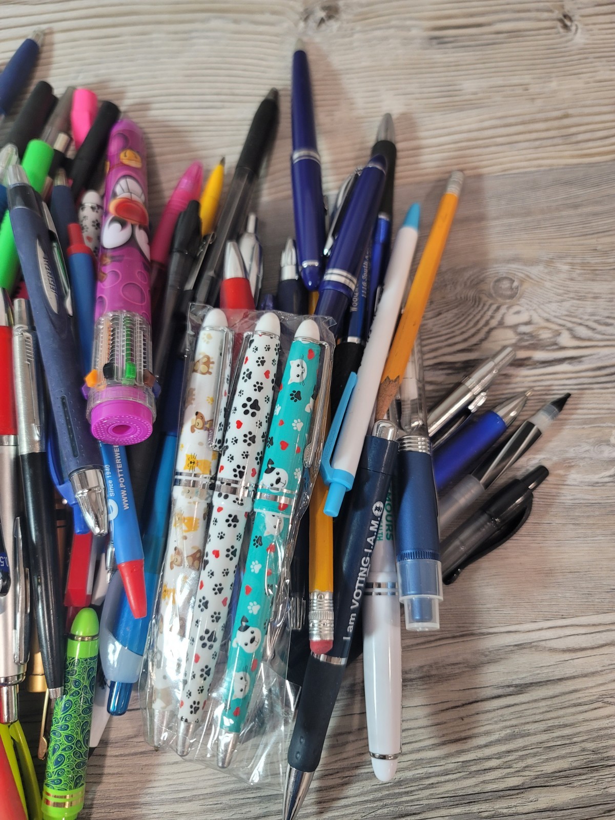 Pens Pens 2lbs if ballpoint twist black blue clik old and new used tresures