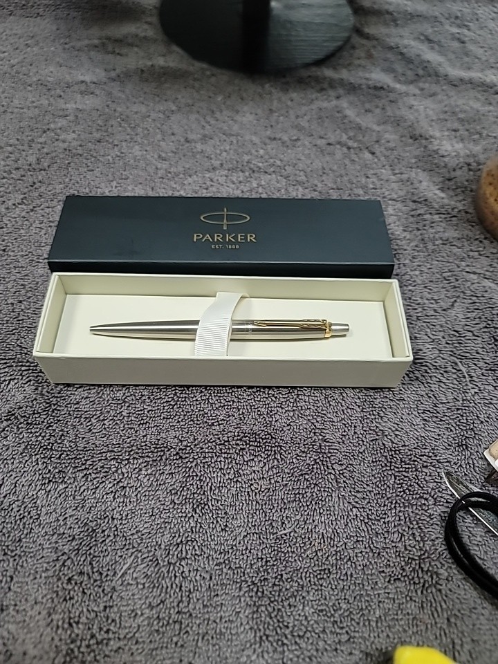 Luxor Parker Jotter Ballpoint Pen, Stainless Steel with Gold Trim, Black Ink