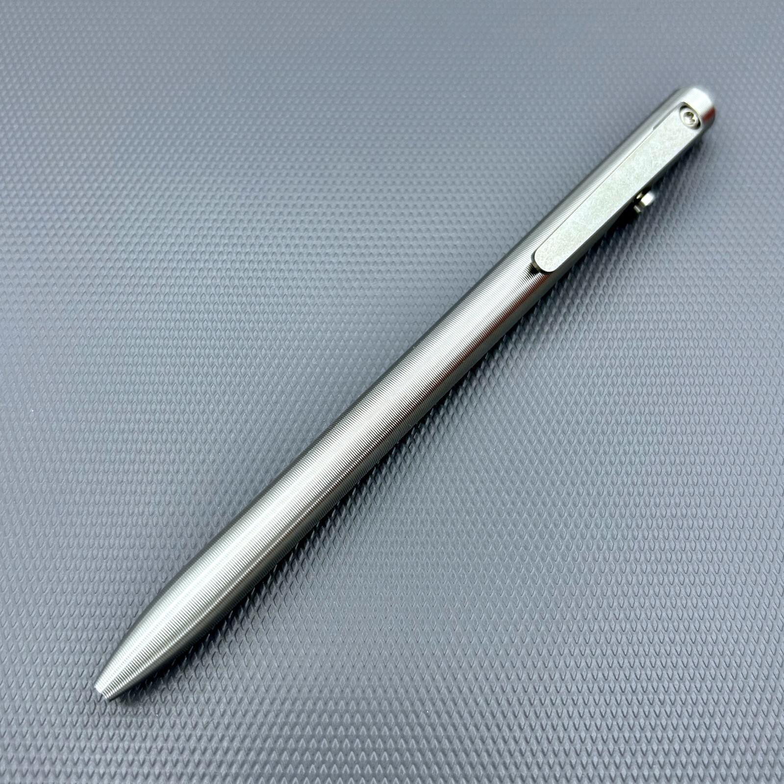 Tactile Turn – Titanium Slim Bolt Action Standard Size Pen G2 Pilot [5.6″]