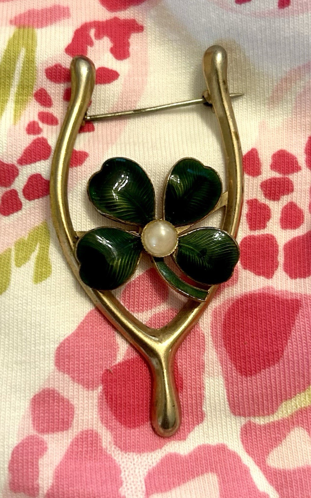 VINTAGE GOLD GREEN ENAMEL IRELAND ST. PATRICK’S DAY WISHBONE PIN BROOCH