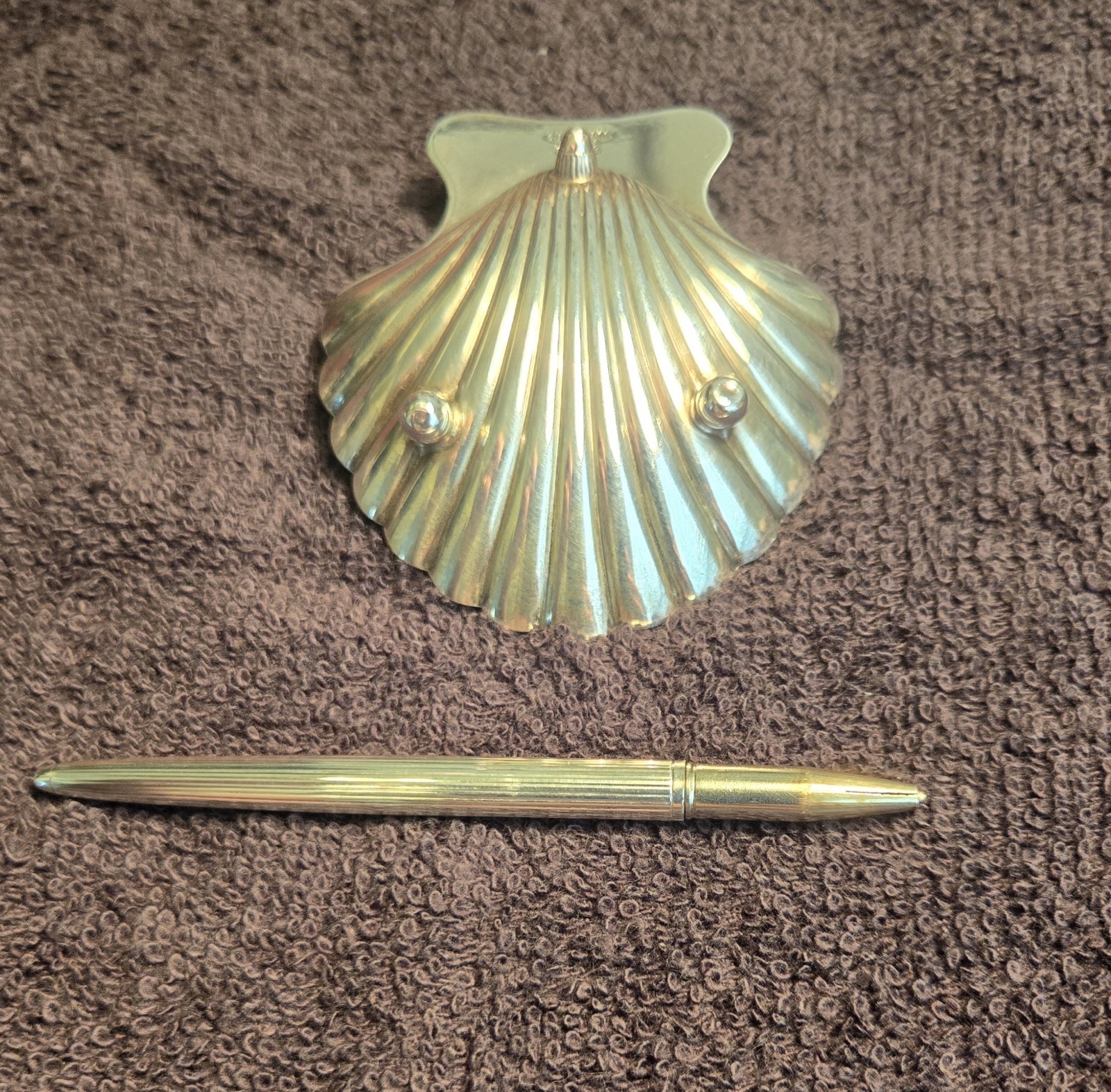 TIFFANY & CO – STERLING SILVER CLAM SHELL PEN HOLDER