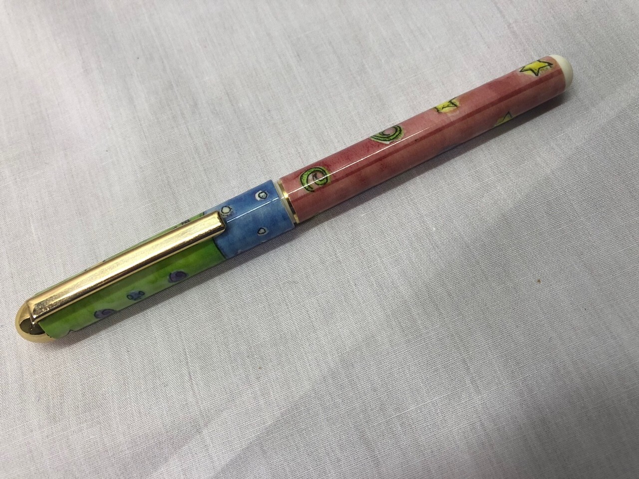 Cap Writing Pen w/Gold Trim Pocket Clip, Christmas Candy Canes, Stars, Blk 5mm