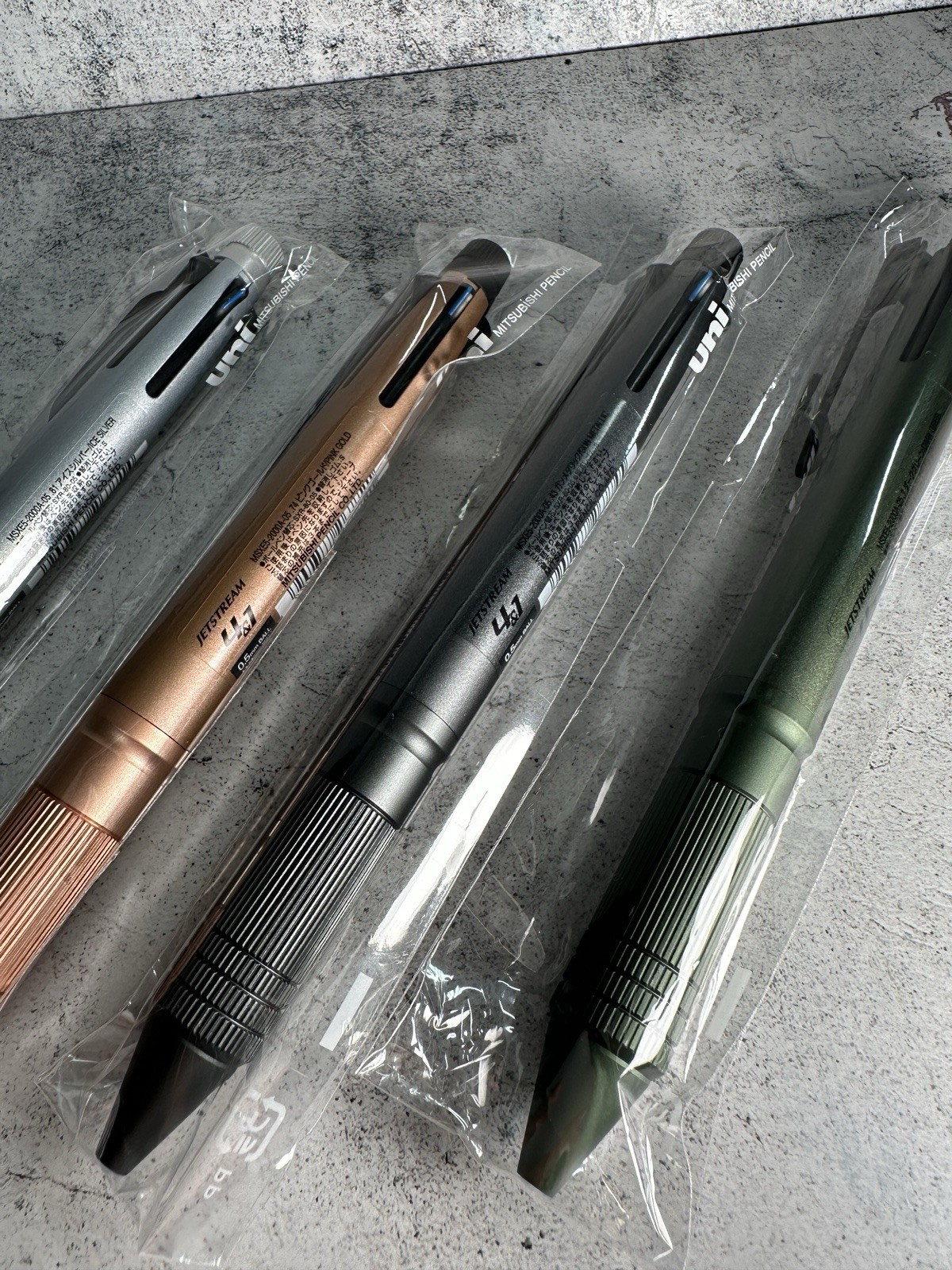 Jetstream 4&1 Metal Set of 4 Ballpoint Pen (Black Red Blue Green) And Pen 0.5mm