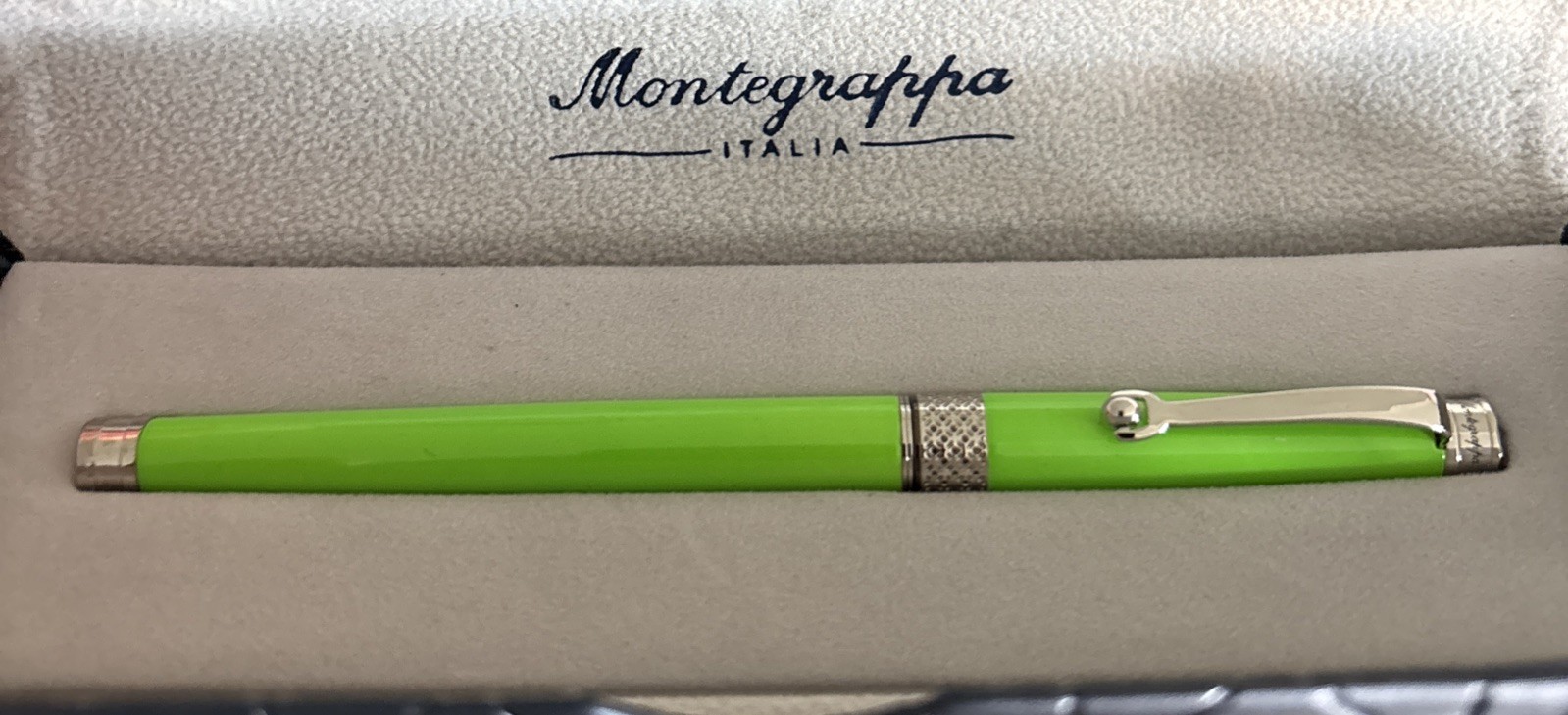 MONTEGRAPPA PIACERE ROLLERBALL PEN IN LIME GREEN CHROME TRIM MADE IN ITALY