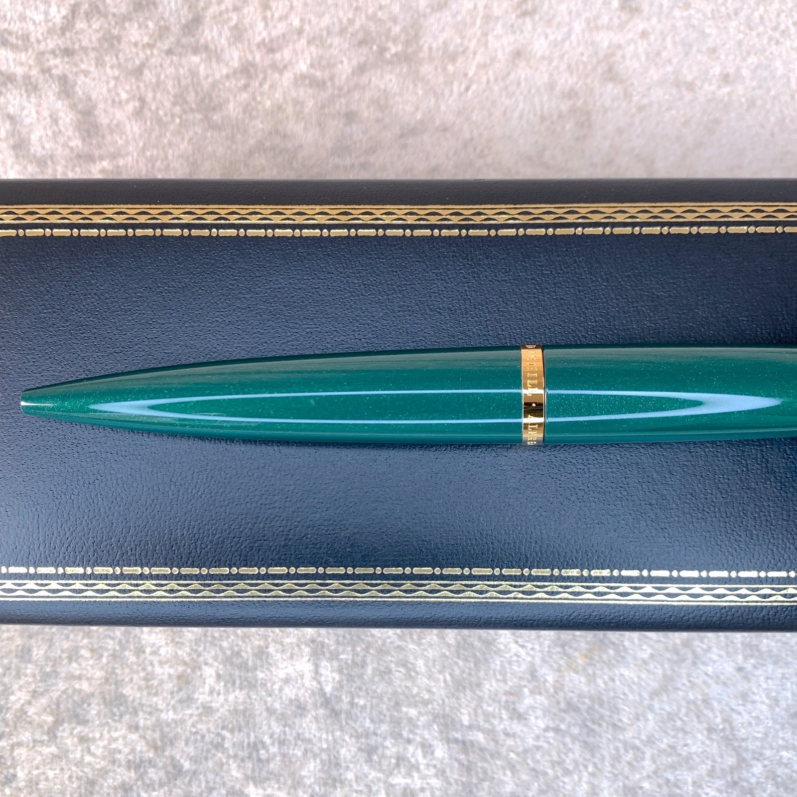 Dunhill Ballpoint Pen Large AD2000 Green Glitter Resin Gold Finish w/Case & Card