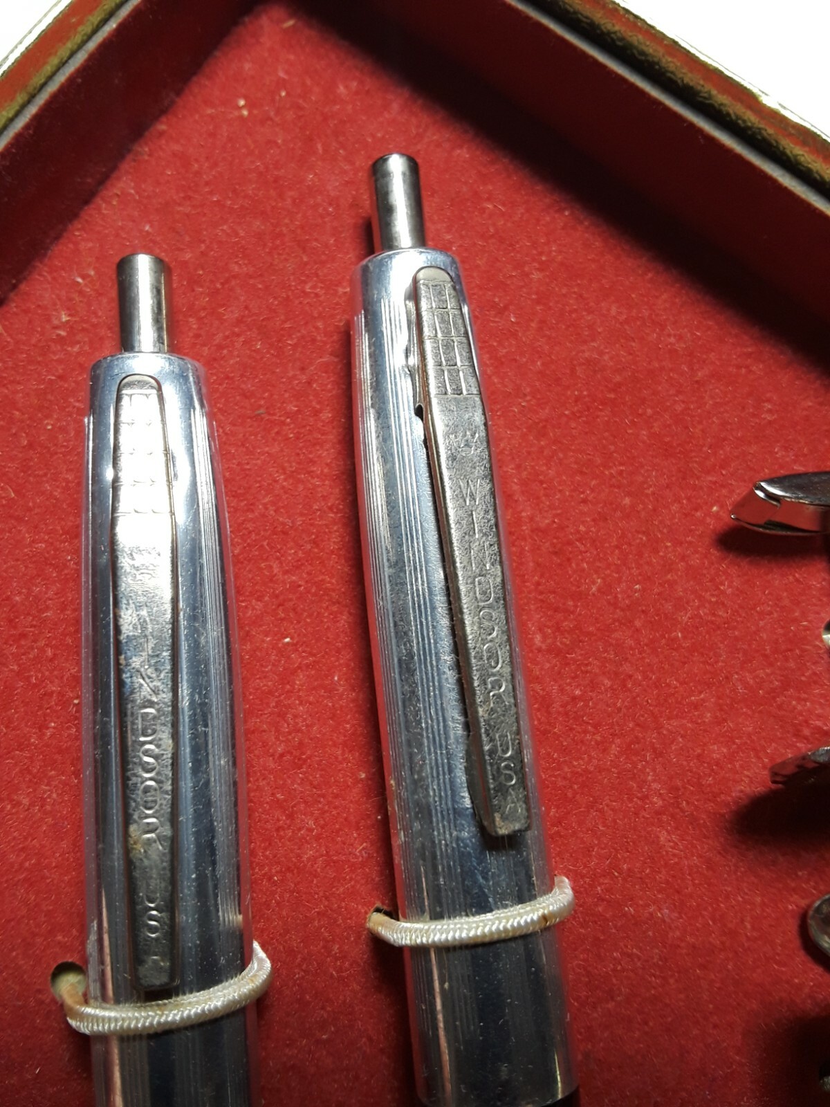 Vtg Windsor USA Gift Set 2 Ballpoint Pens Cuff Links Tie Bar Key Ring Silvertone