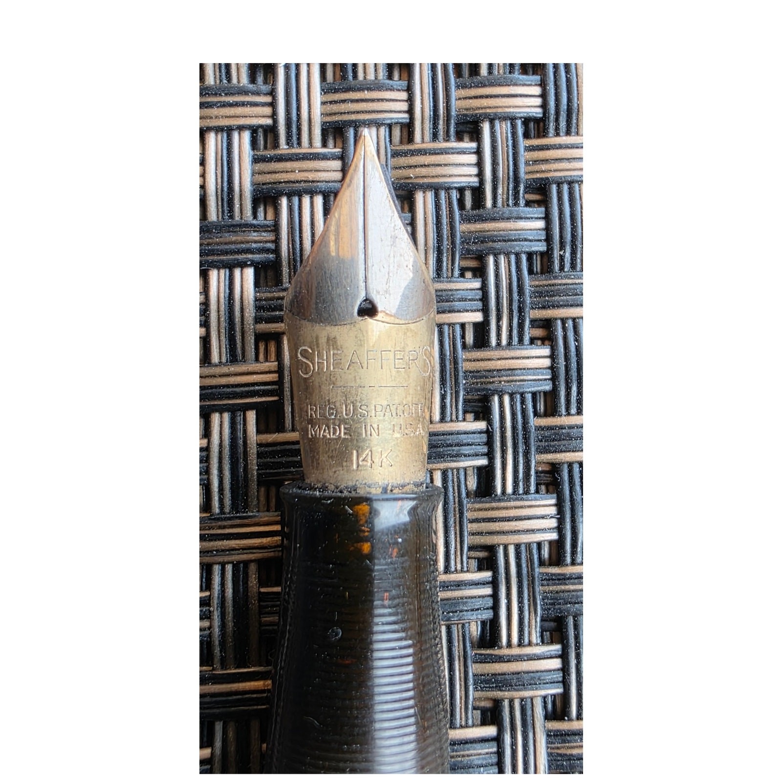 Sheaffer Vintage White Dot Plunger Fill Fountain Pen Black 14 k nib