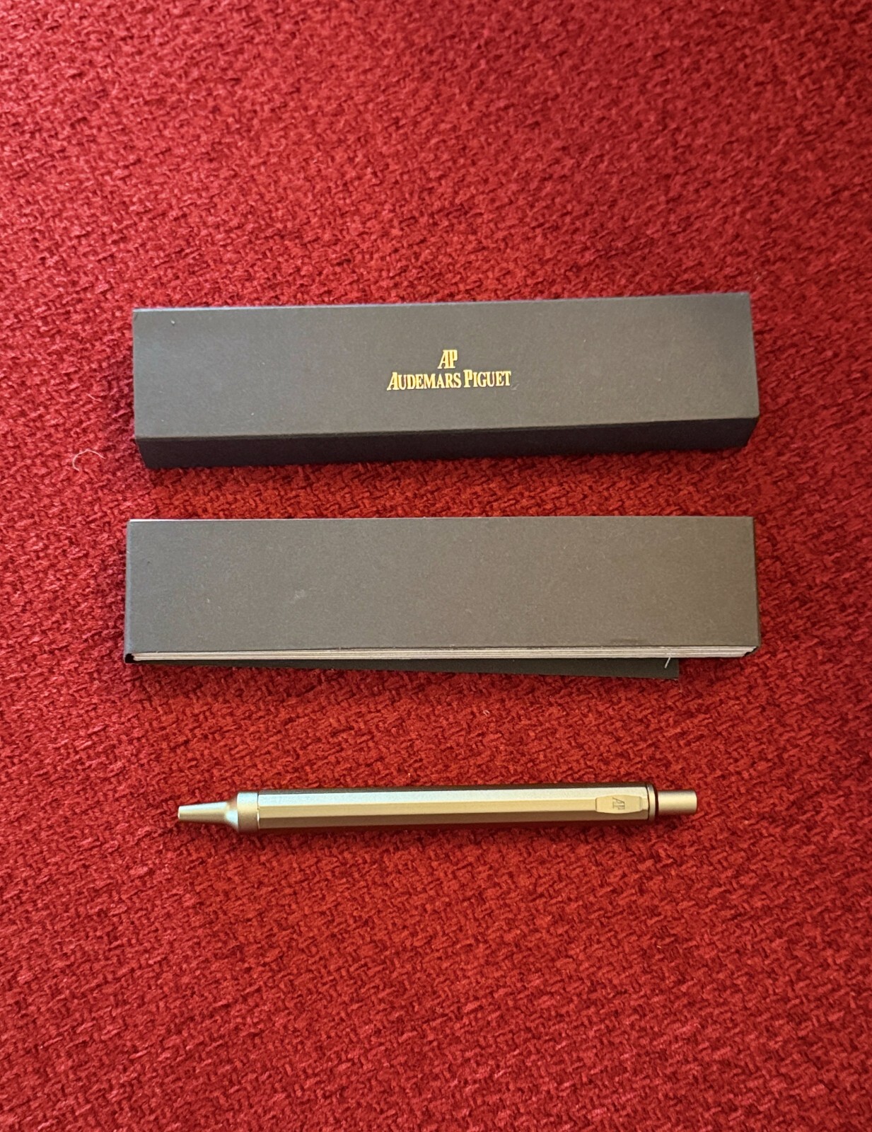 Audemars Piguet VIP Gift Royal Oak Ballpoint Pen Olive – Refillable, New in Box