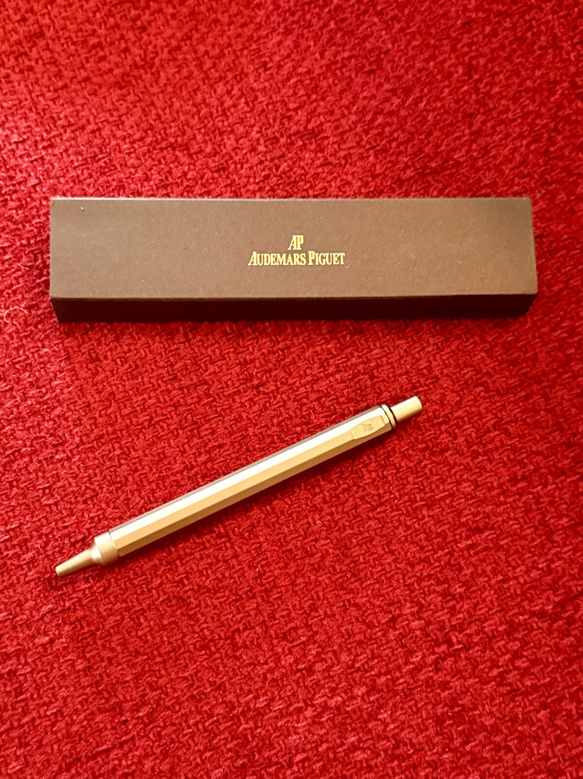 Audemars Piguet VIP Gift Royal Oak Ballpoint Pen Olive – Refillable, New in Box
