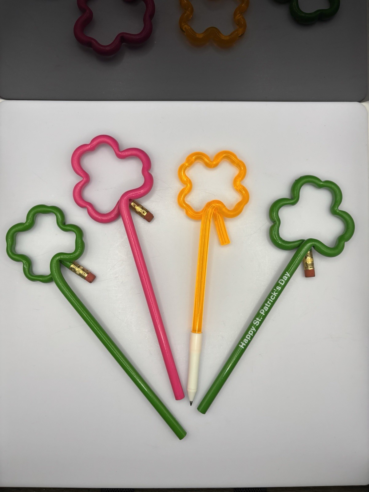 4 Vintage Shamrock & 4 Leaf Clover Bentcils & Fluorescent Molded Plastic Pen.