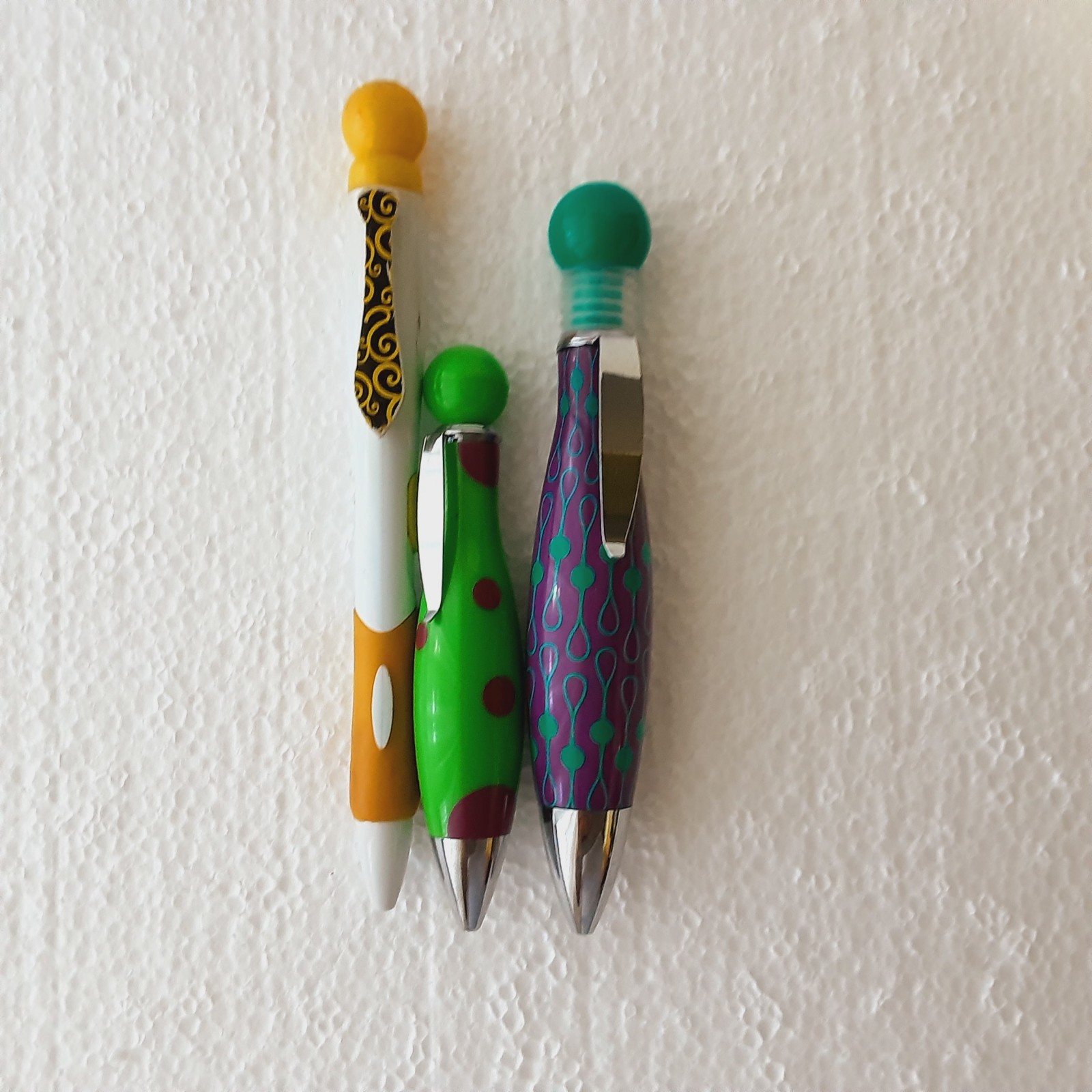 3 Novelty Writing Pens Unique Ball Top / Necktie / Dots 4.25″- 5.5″ – 6″ READ