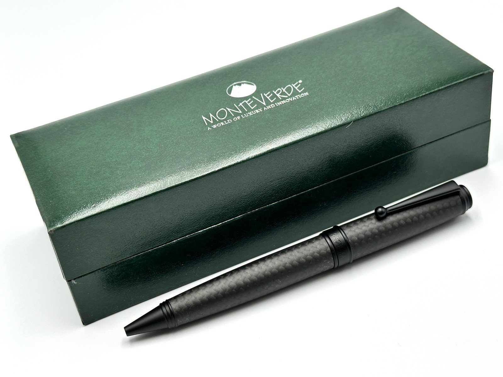 UNCOMMON MONTEVERDE USA INVINCIA DELUXE NIGHTHAWK CARBON BLACK BALLPOINT PEN