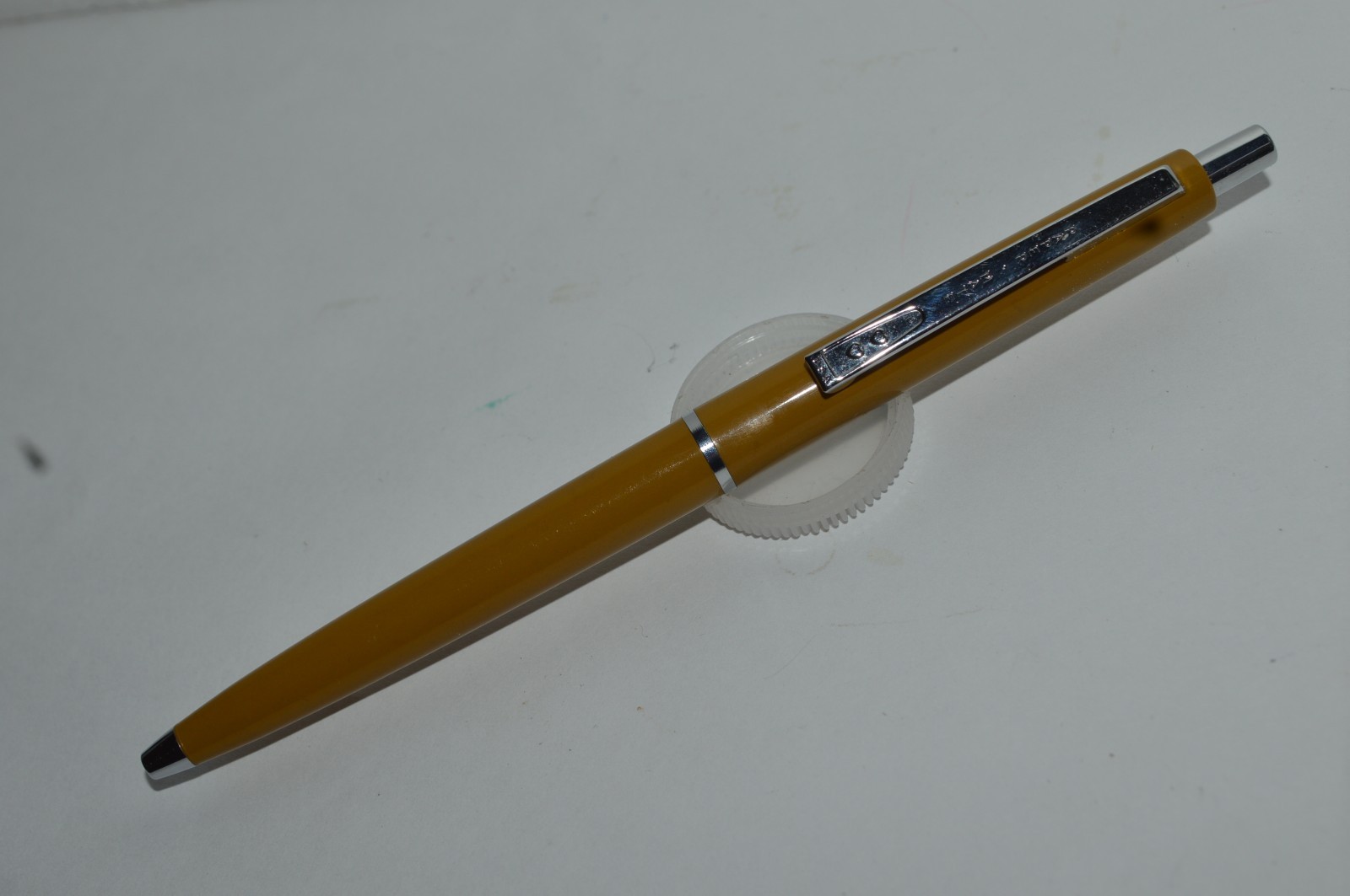Paper Mate MALIBU Ballpoint Pen Mustard Color All Plastic Made In USA Ca 1980’s