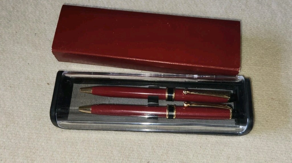 VTG Red Ballpoint Pen Set With Case Maker Unknown As Is