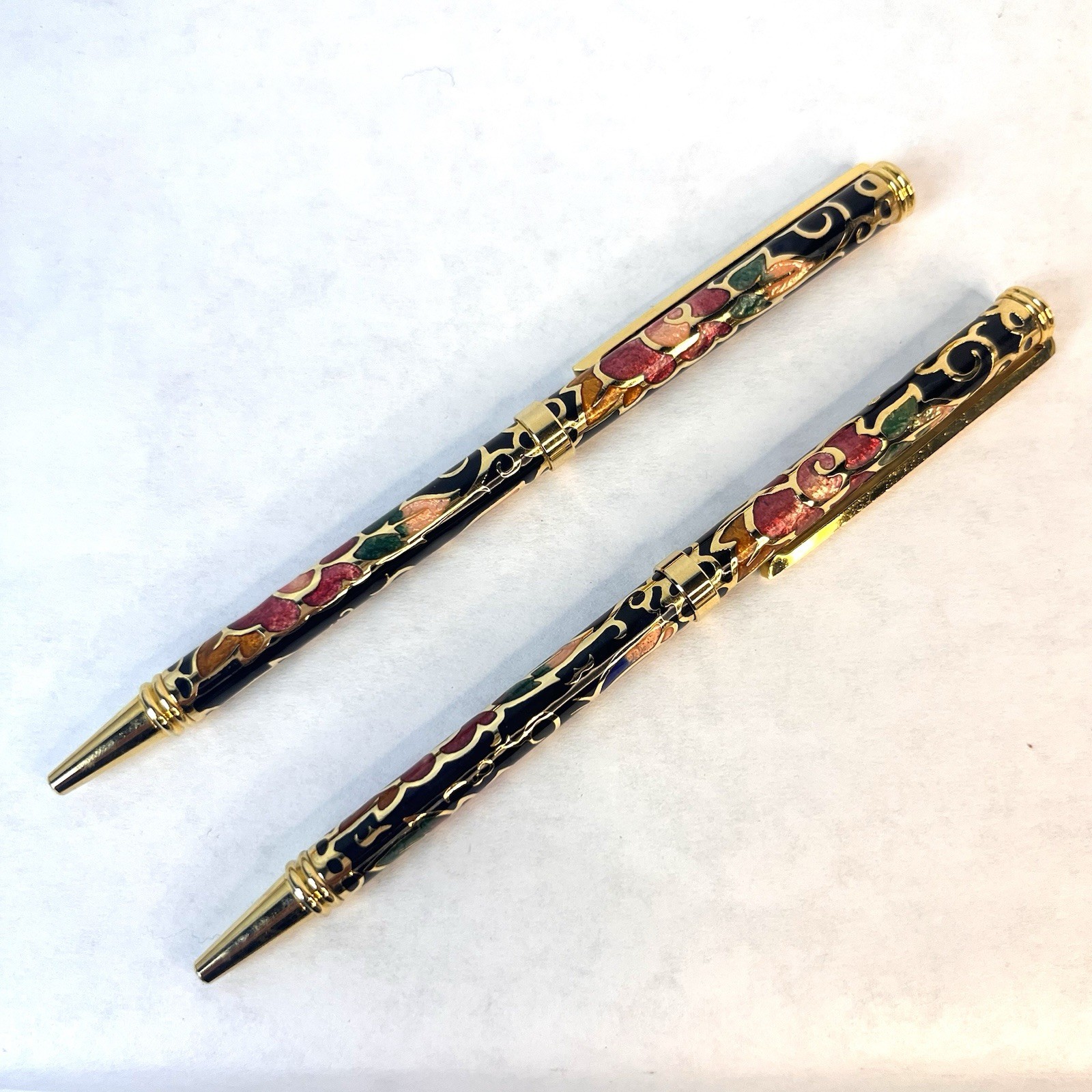 Vtg Asian Chinese Gold-tone Ball Point Pen w/ Cloisonne Enamel Floral Design (1)