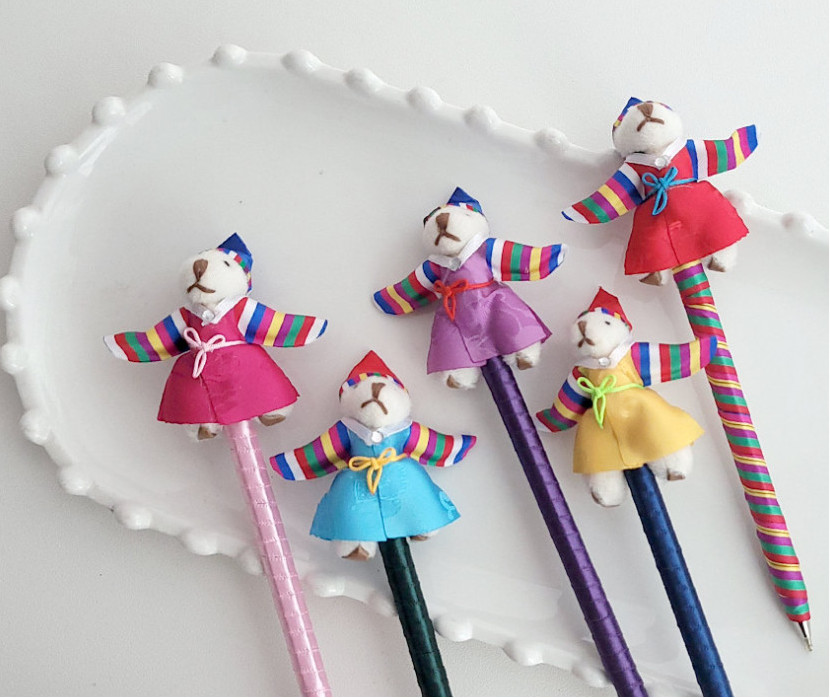 Korean Traditional Hanbok Bear Doll Ballpoint Pen Souvenir Gift 1mm Black Random