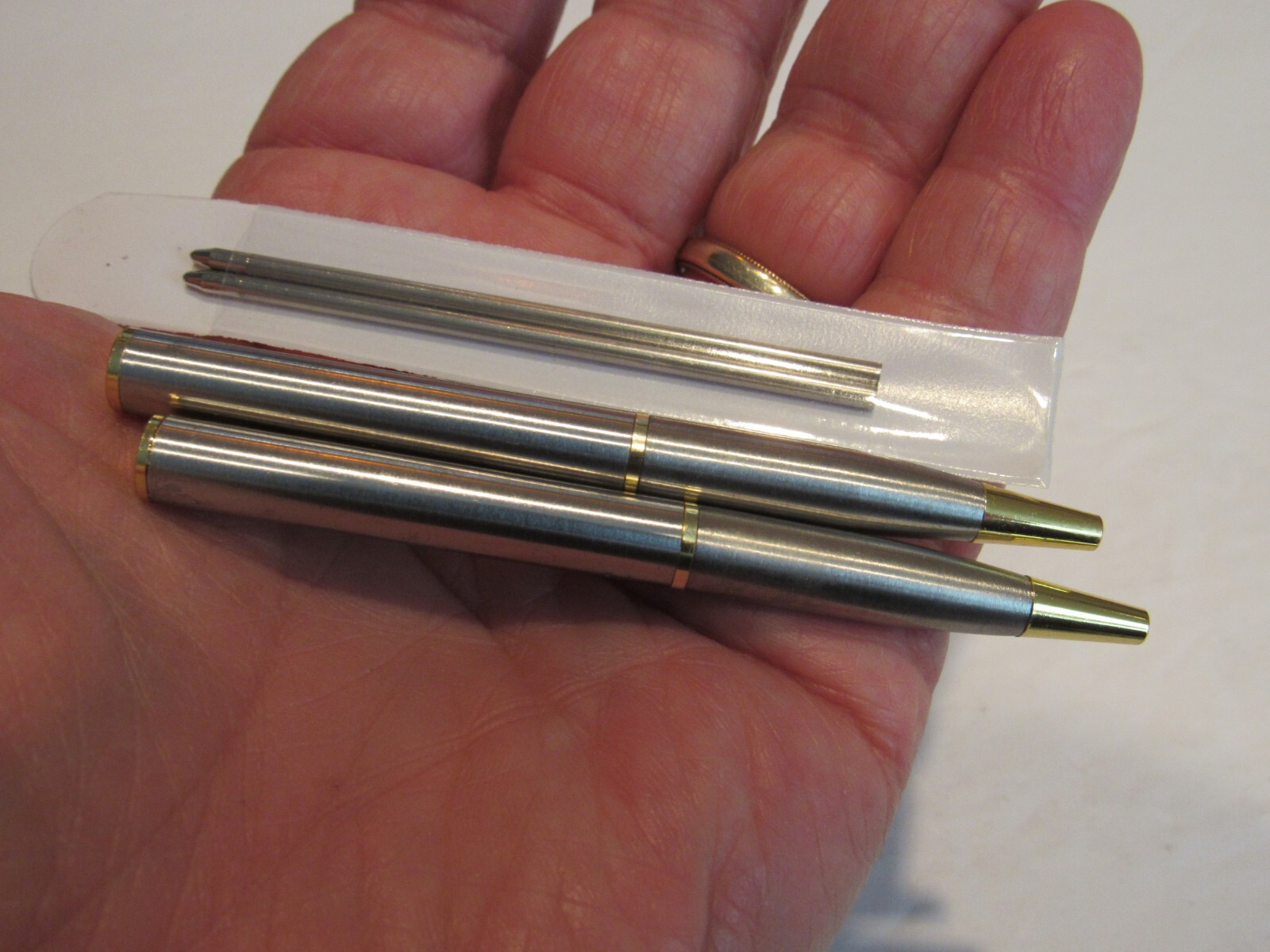 SET OF 2 SUPER MINI BRUSHED CHROM/GOLD TRIM METAL BALLPOINT PEN+2 EXTRA REFILLS