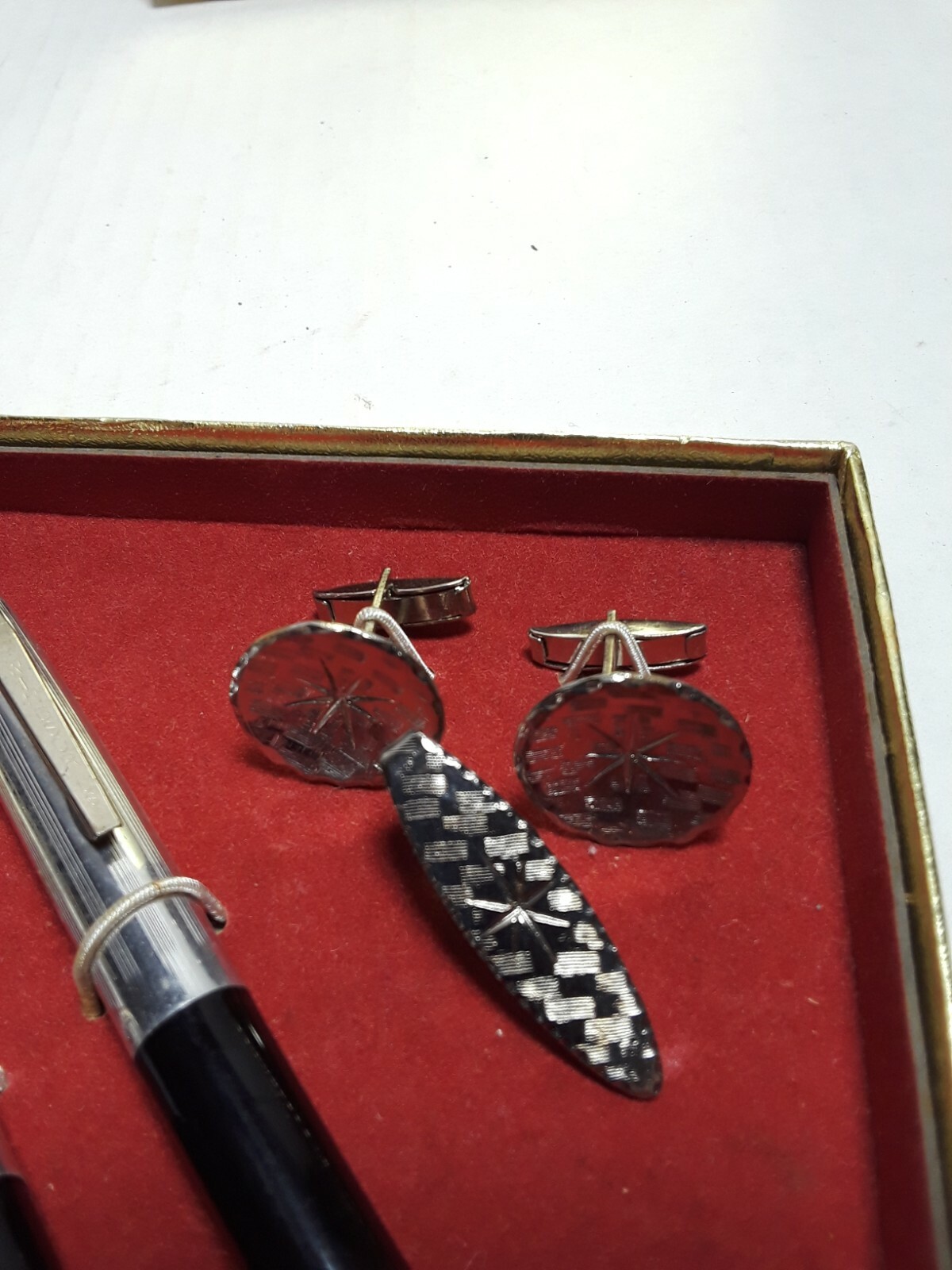 Vtg Windsor USA Gift Set 2 Ballpoint Pens Cuff Links Tie Bar Key Ring Silvertone