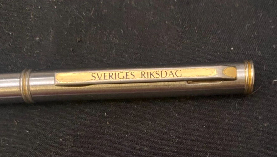 VTG SWEDEN PARLIAMENT BALLPOINT PEN, MARKED w/NATIONAL EMBLEM ON THE TOP c1990 g