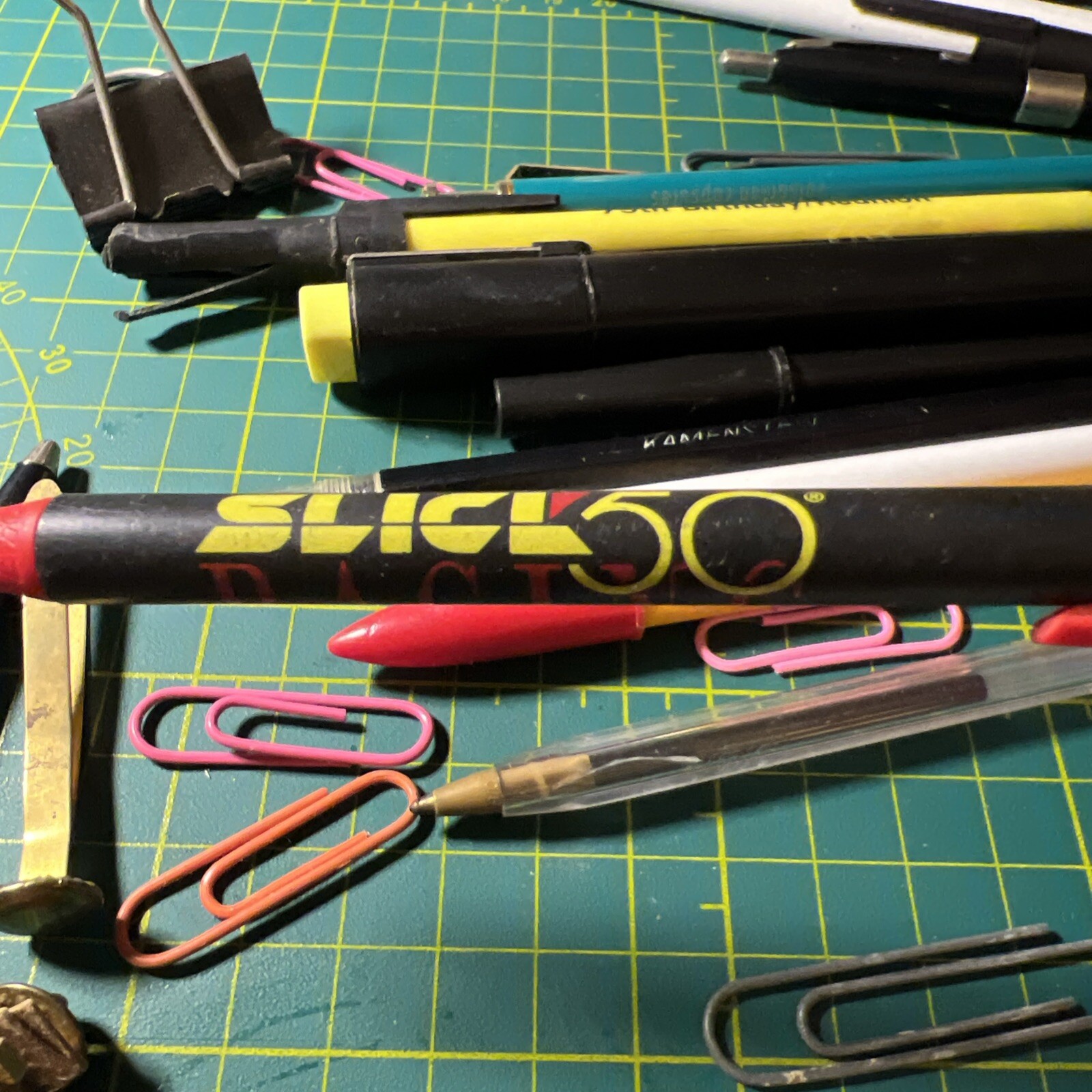 LOT OF (20+) Advertising And Other PENS Vintage Desk Clean out Datamate Govt