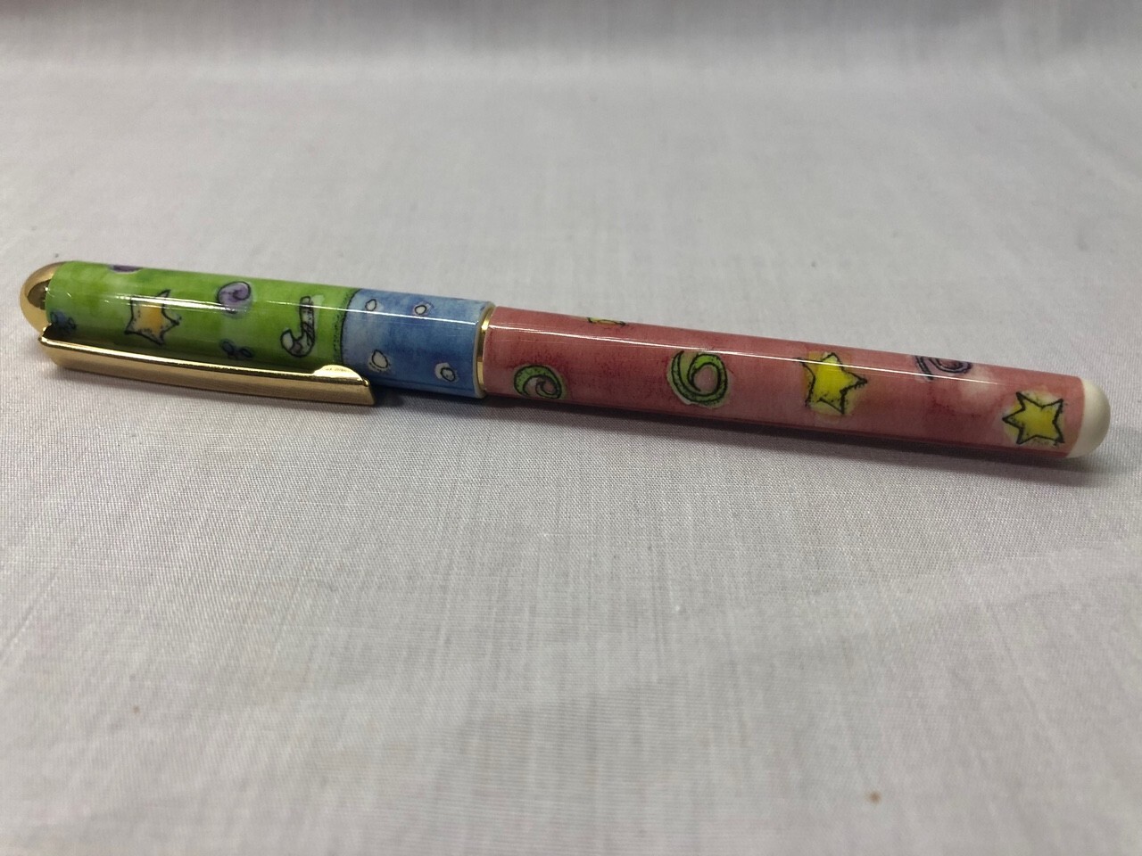 Cap Writing Pen w/Gold Trim Pocket Clip, Christmas Candy Canes, Stars, Blk 5mm