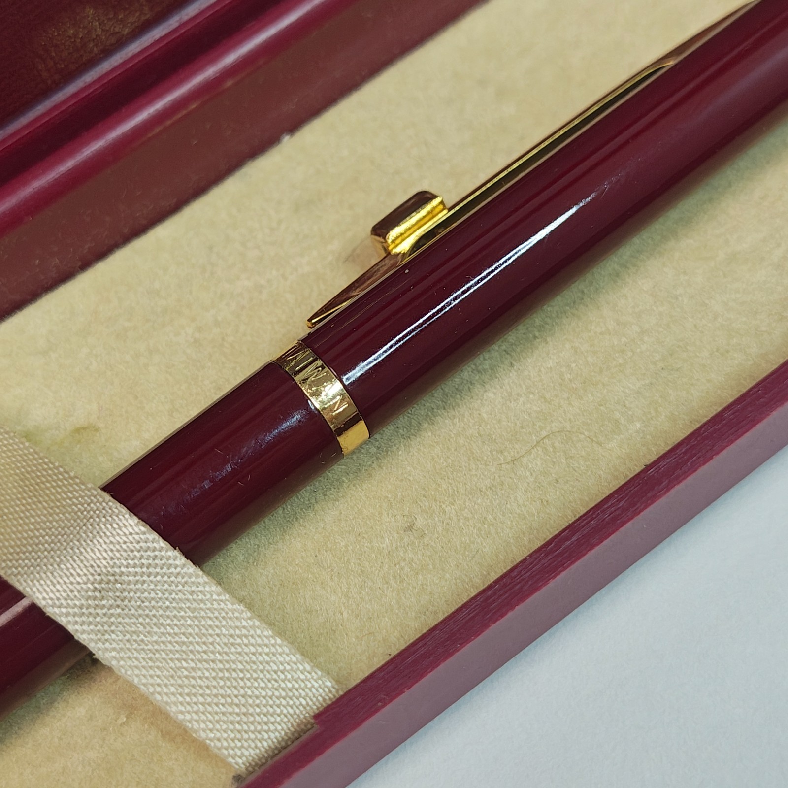 Vintage Etienne Aigner Twist Ballpoint Pen Burgundy Red Gold Trim Taiwan Box