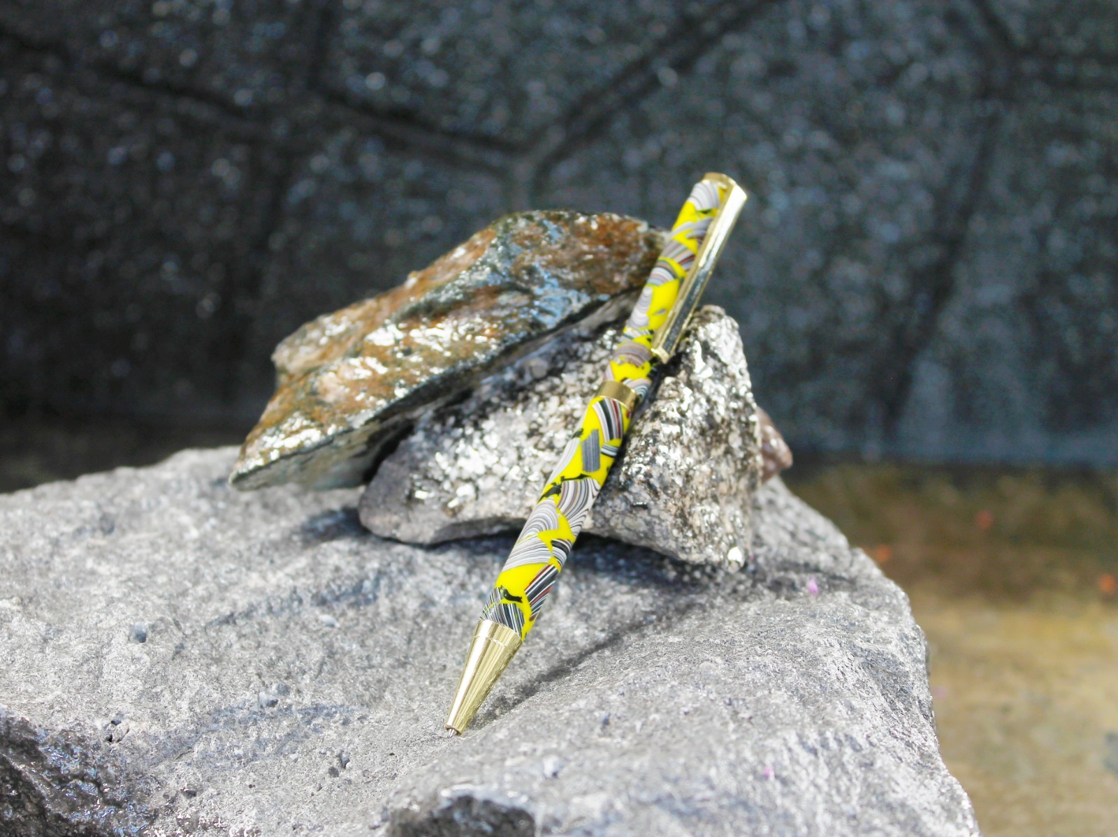 Fordite and Resin Pen – Gold/Yellow (P-050)