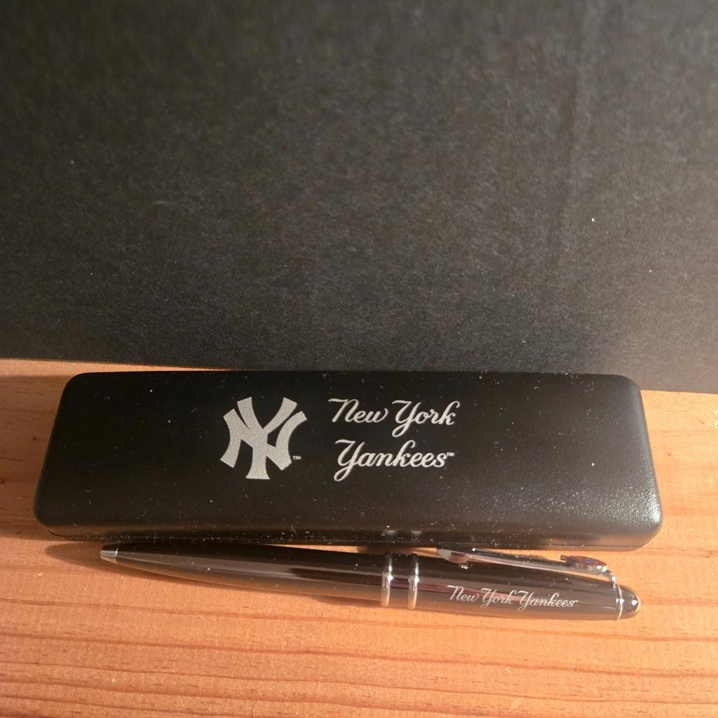 NEW YORK YANKEES ETCHED SCRIPT & LOGO GUNMETAL CHROME BALLPOINT PEN MINT IN BOX
