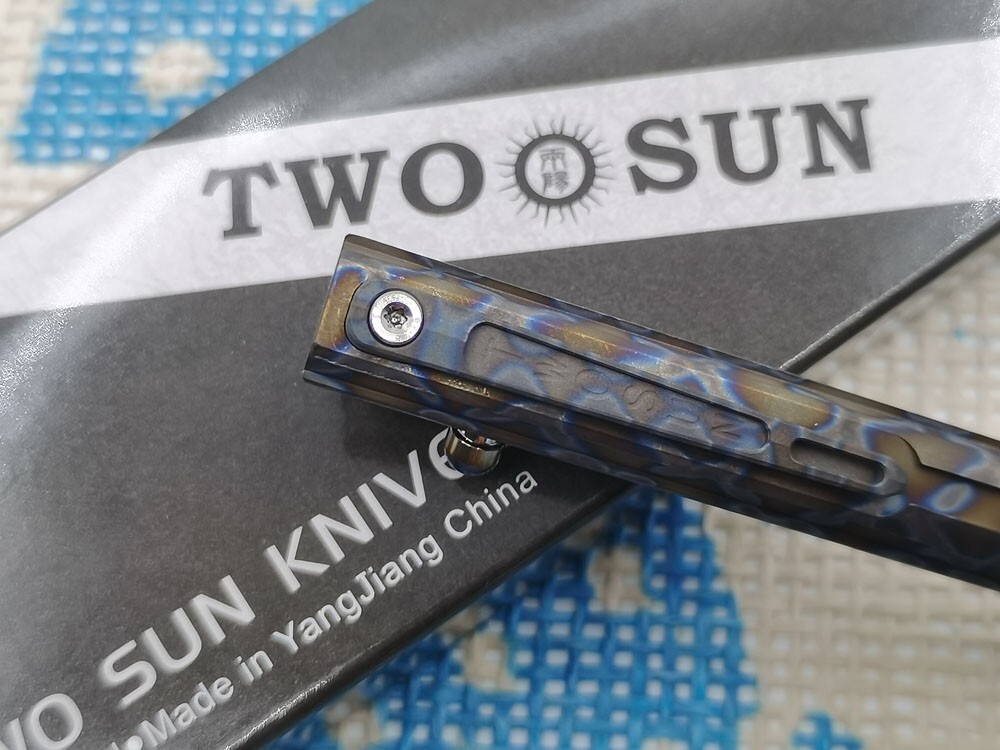 TwoSun TS-PEN02-Fire Outdoor Fire Checkered Tactical Titanium Push Mechanism
