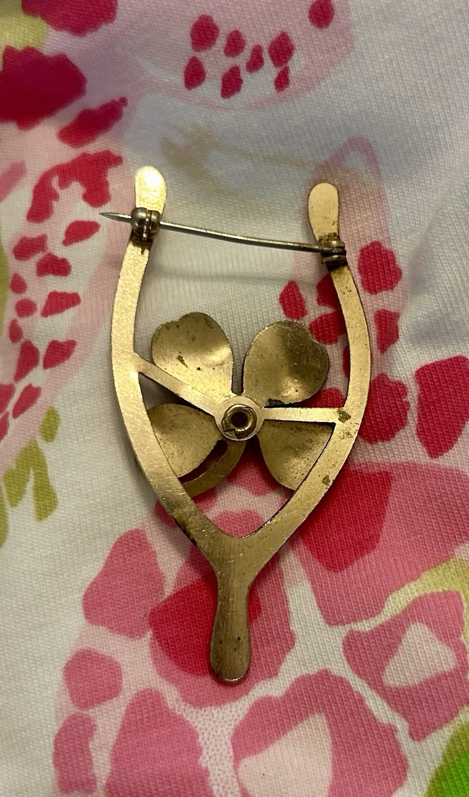 VINTAGE GOLD GREEN ENAMEL IRELAND ST. PATRICK’S DAY WISHBONE PIN BROOCH