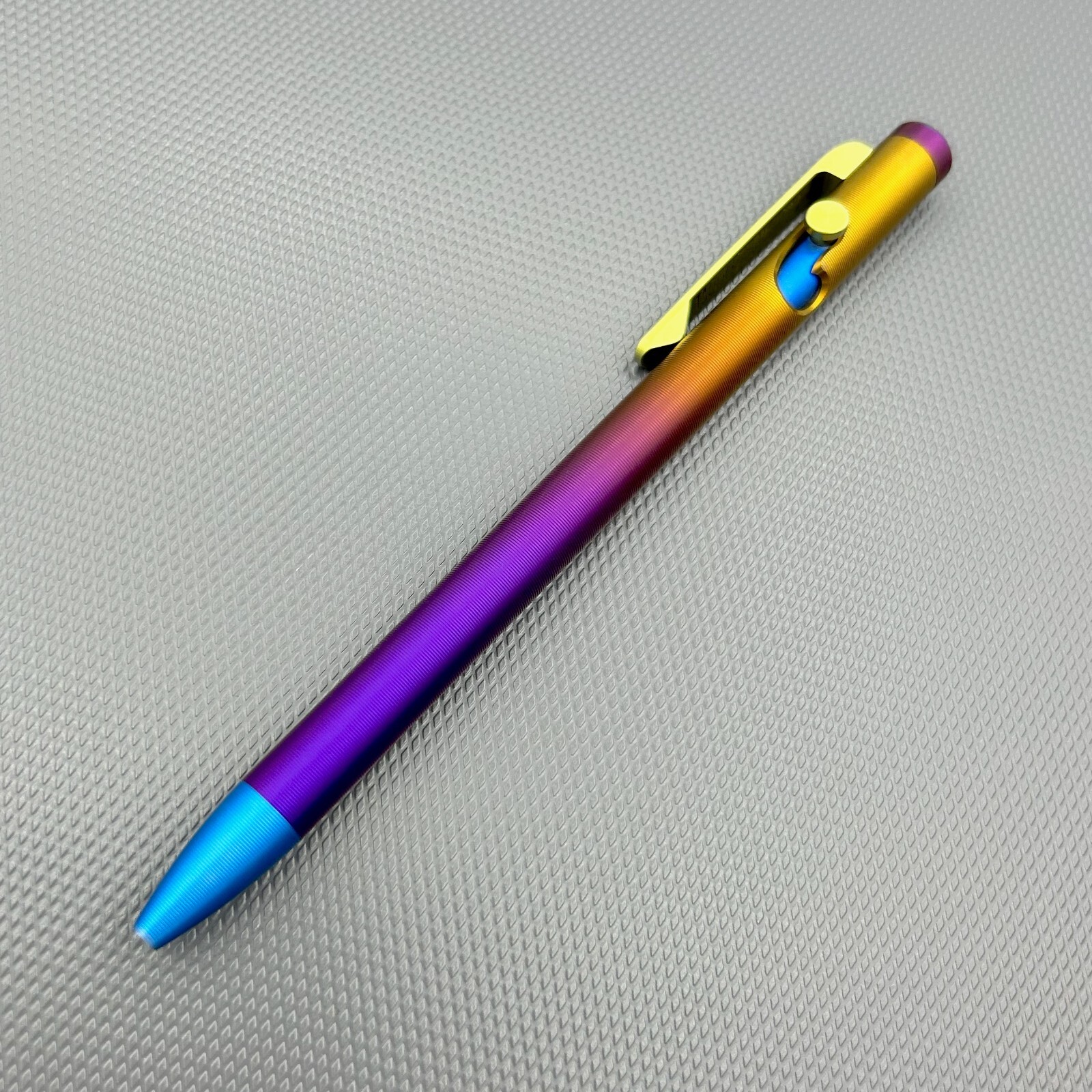 Tactile Turn – Titanium Slim Bolt Action Standard Size Pen Fade w/ Accents