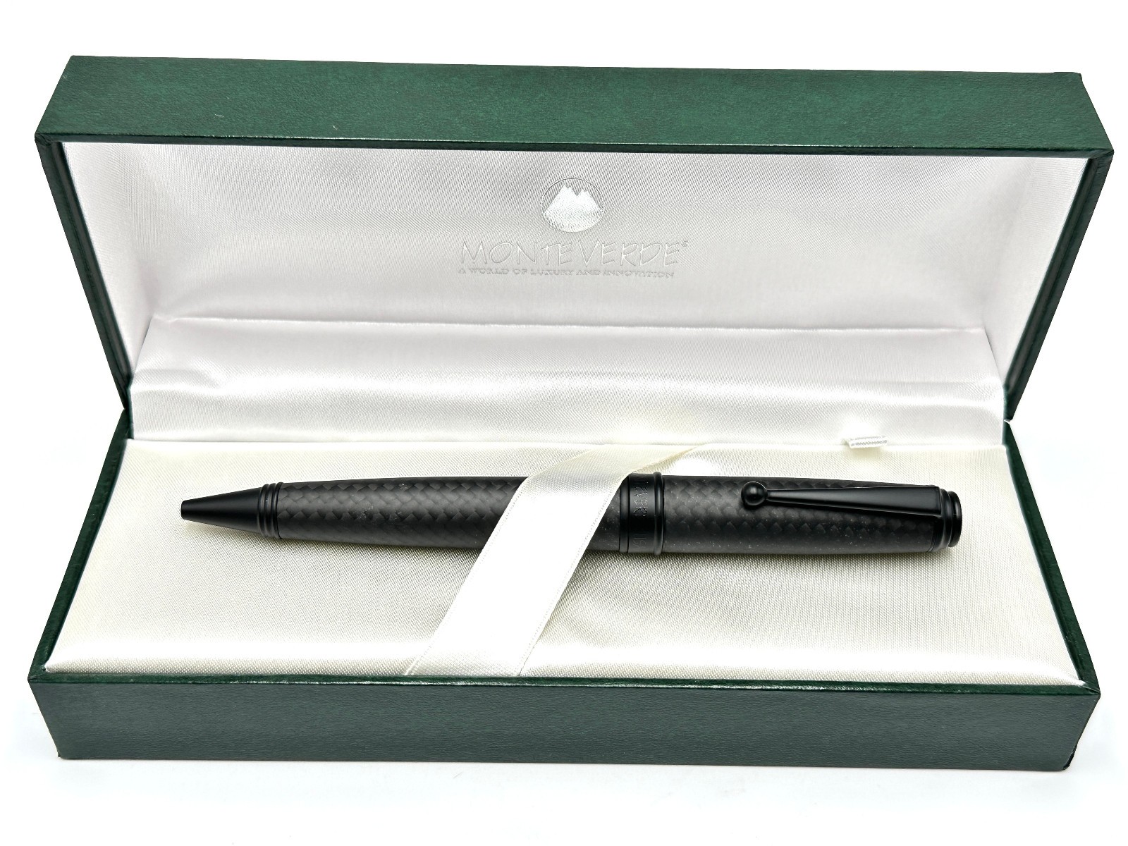 UNCOMMON MONTEVERDE USA INVINCIA DELUXE NIGHTHAWK CARBON BLACK BALLPOINT PEN