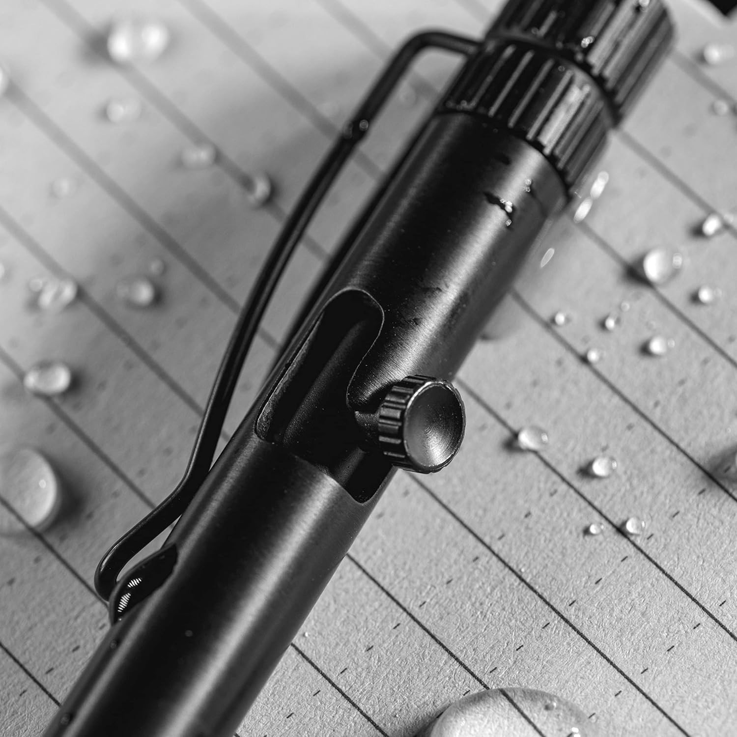 Compact Bolt-Action Writing Pen – Weatherproof Black Ink for Every Condition