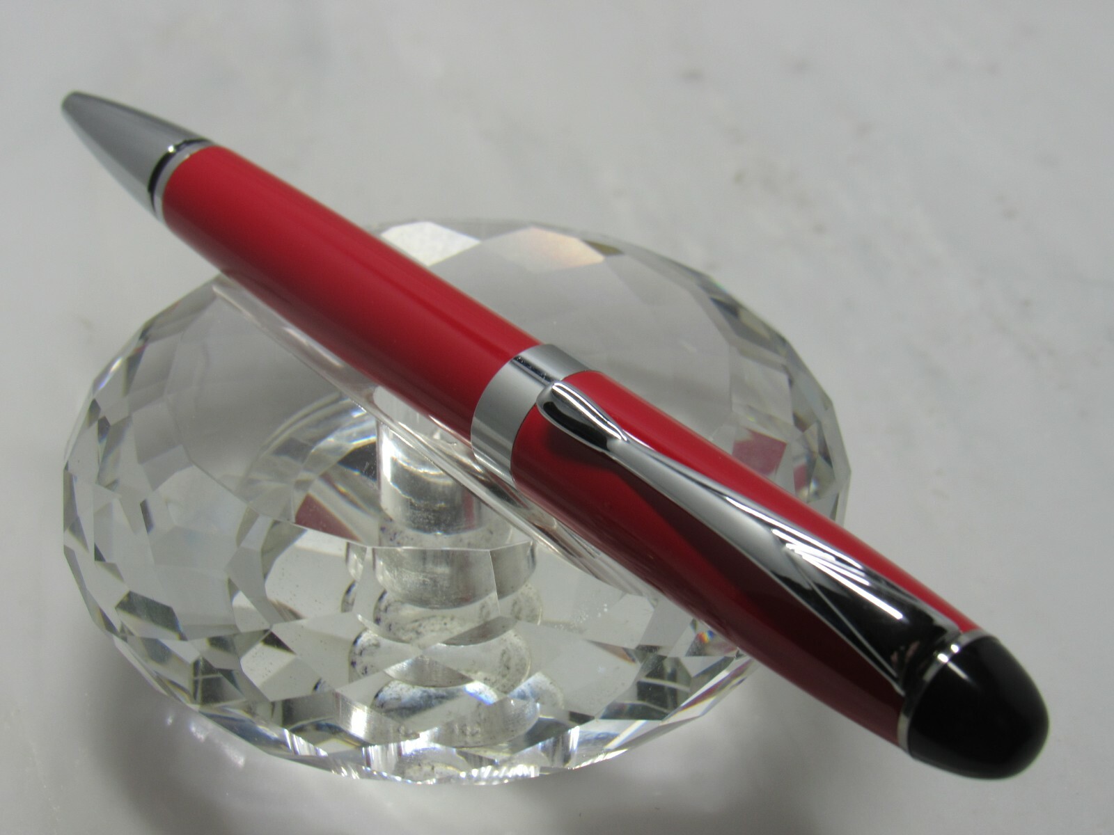 GORGEOUS HIGH QUALITY JINHAO BRIGHT RED TWIST BALL POINT PEN