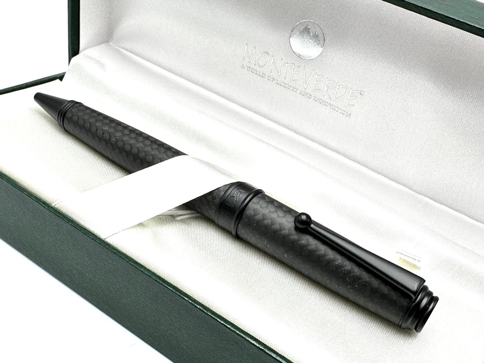 UNCOMMON MONTEVERDE USA INVINCIA DELUXE NIGHTHAWK CARBON BLACK BALLPOINT PEN