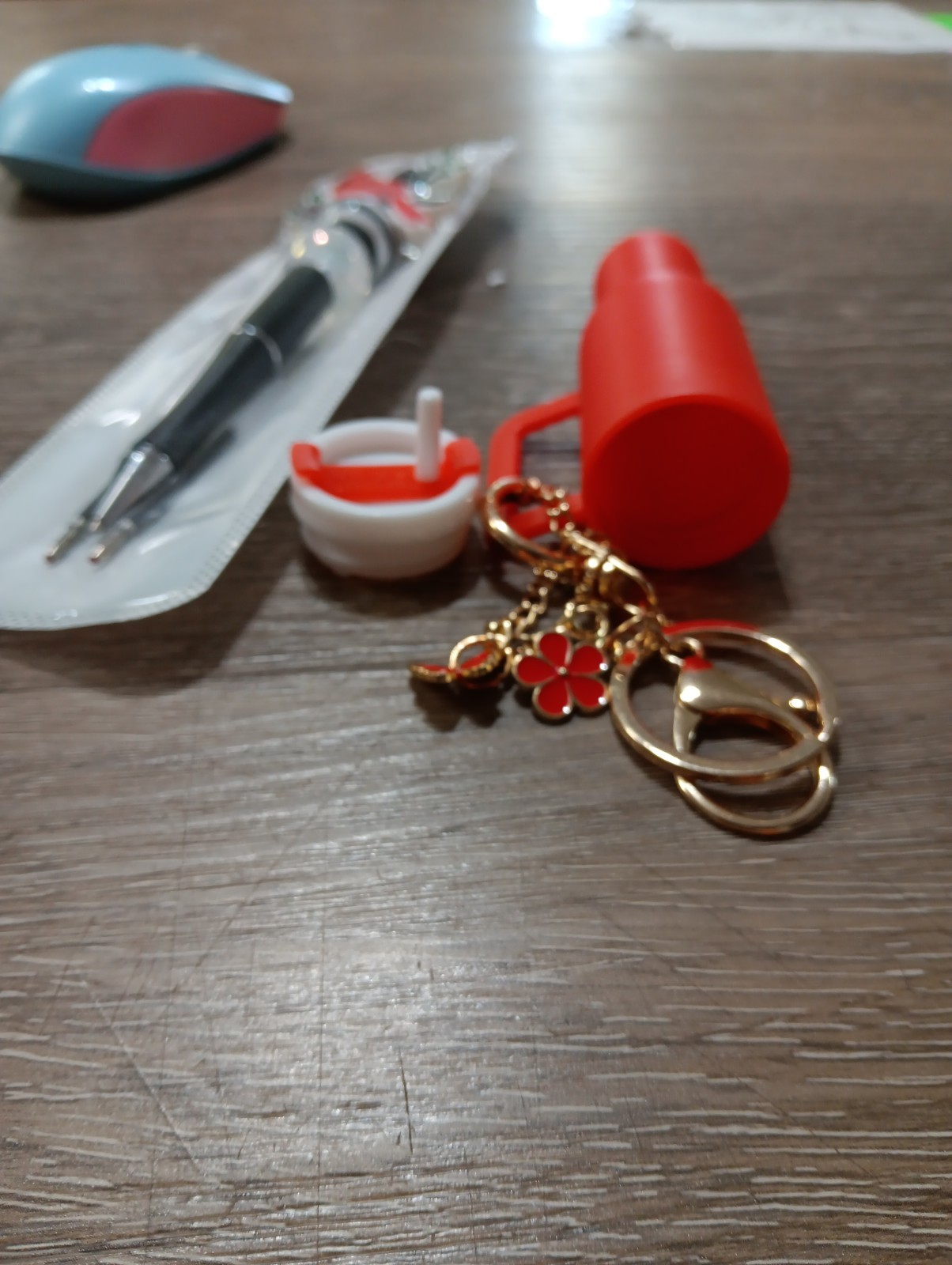 Cardinal ball point pen with keychain tumbler