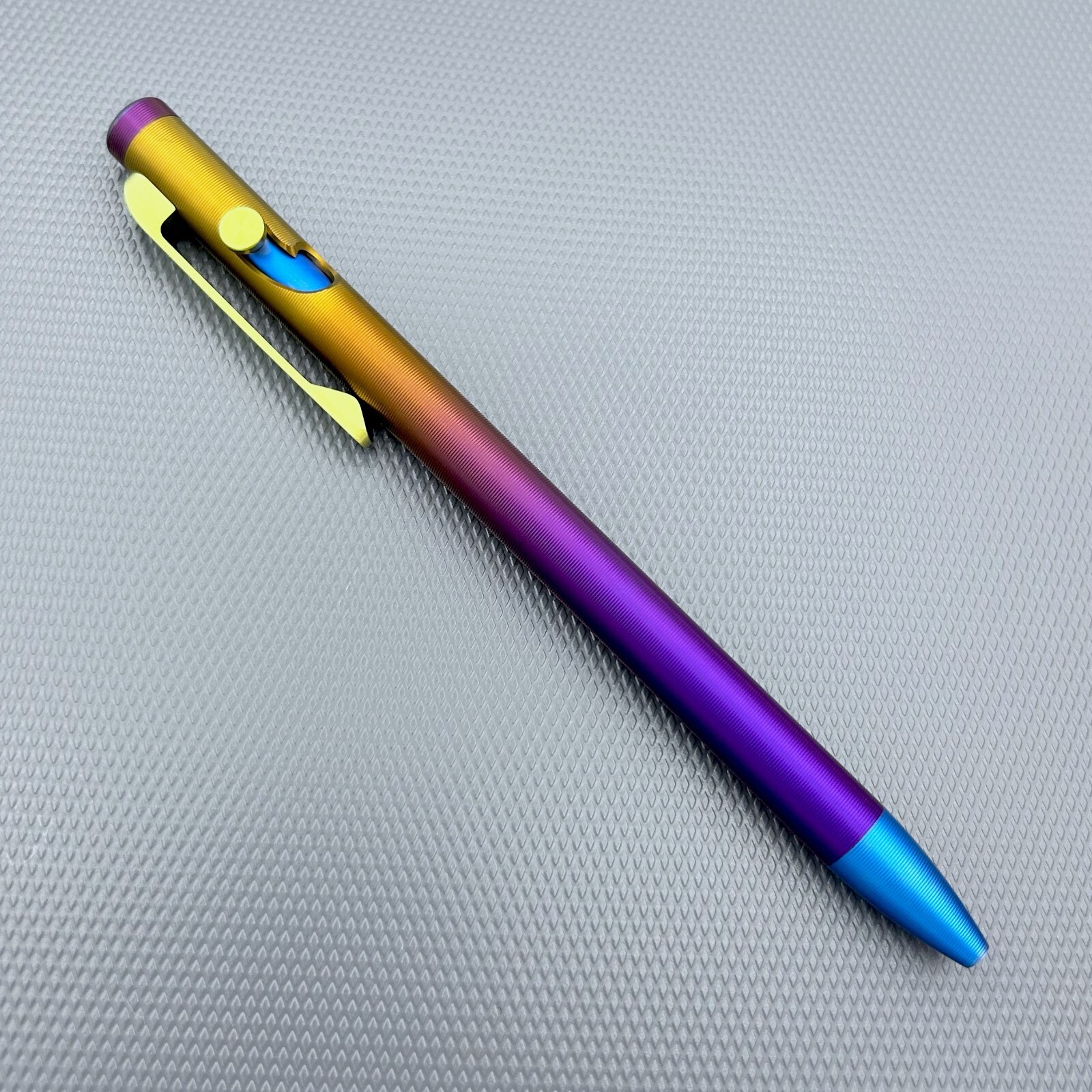 Tactile Turn – Titanium Slim Bolt Action Standard Size Pen Fade w/ Accents
