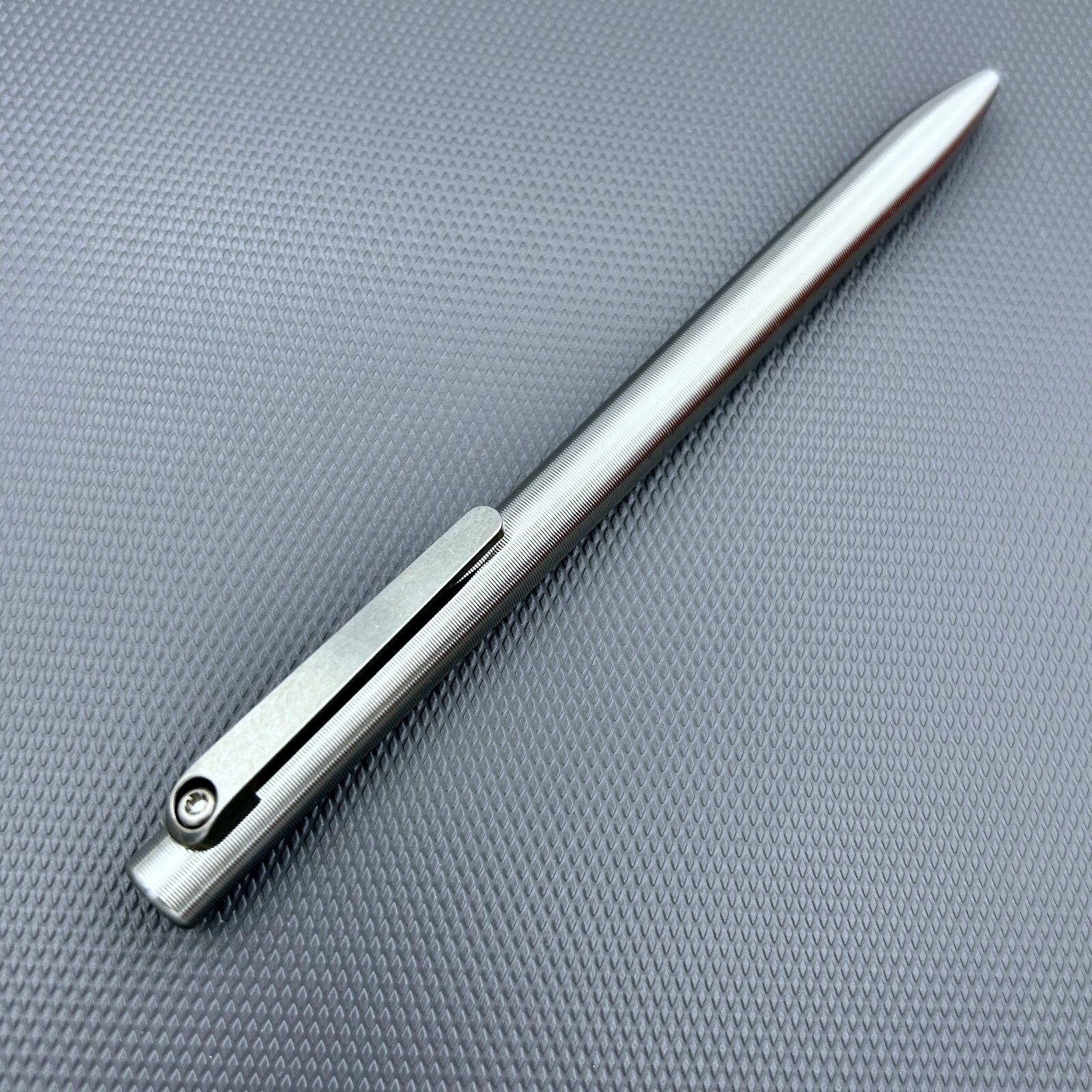Tactile Turn – Titanium Slim Bolt Action Standard Size Pen G2 Pilot [5.6″]