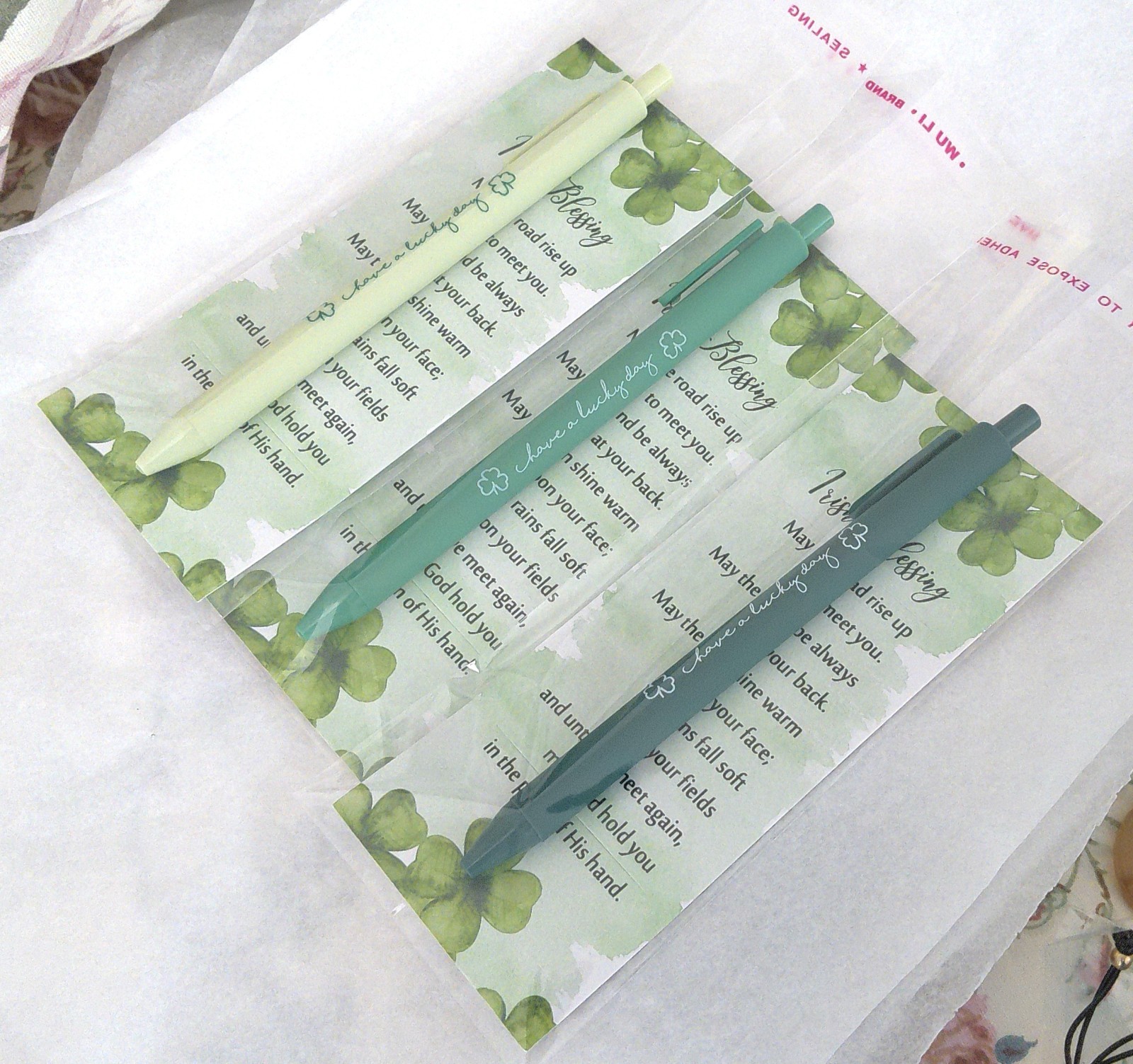 New Set of 3 Shades of Green Have a Lucky Day Pens w/ Irish Prayer Cards