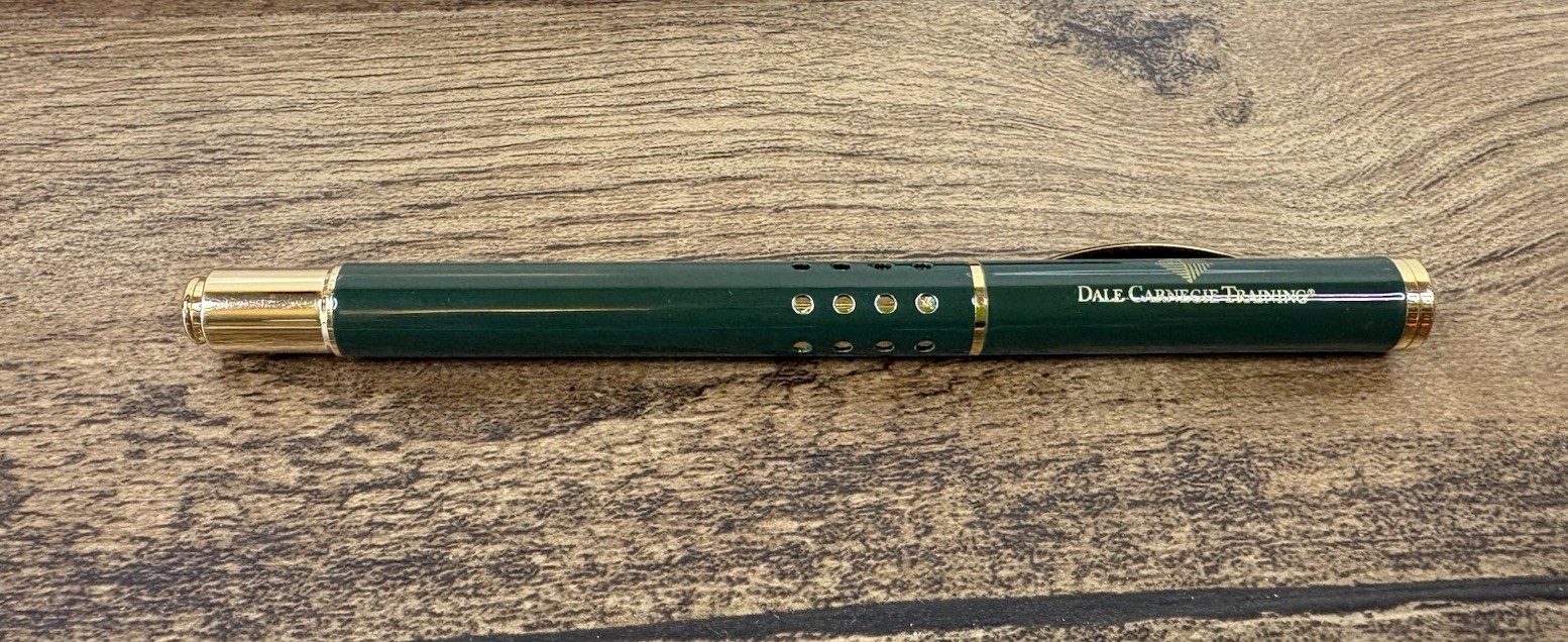 Dale Carnegie Training Award Metal Ink Pen Green Gold Trim w Presentation Box