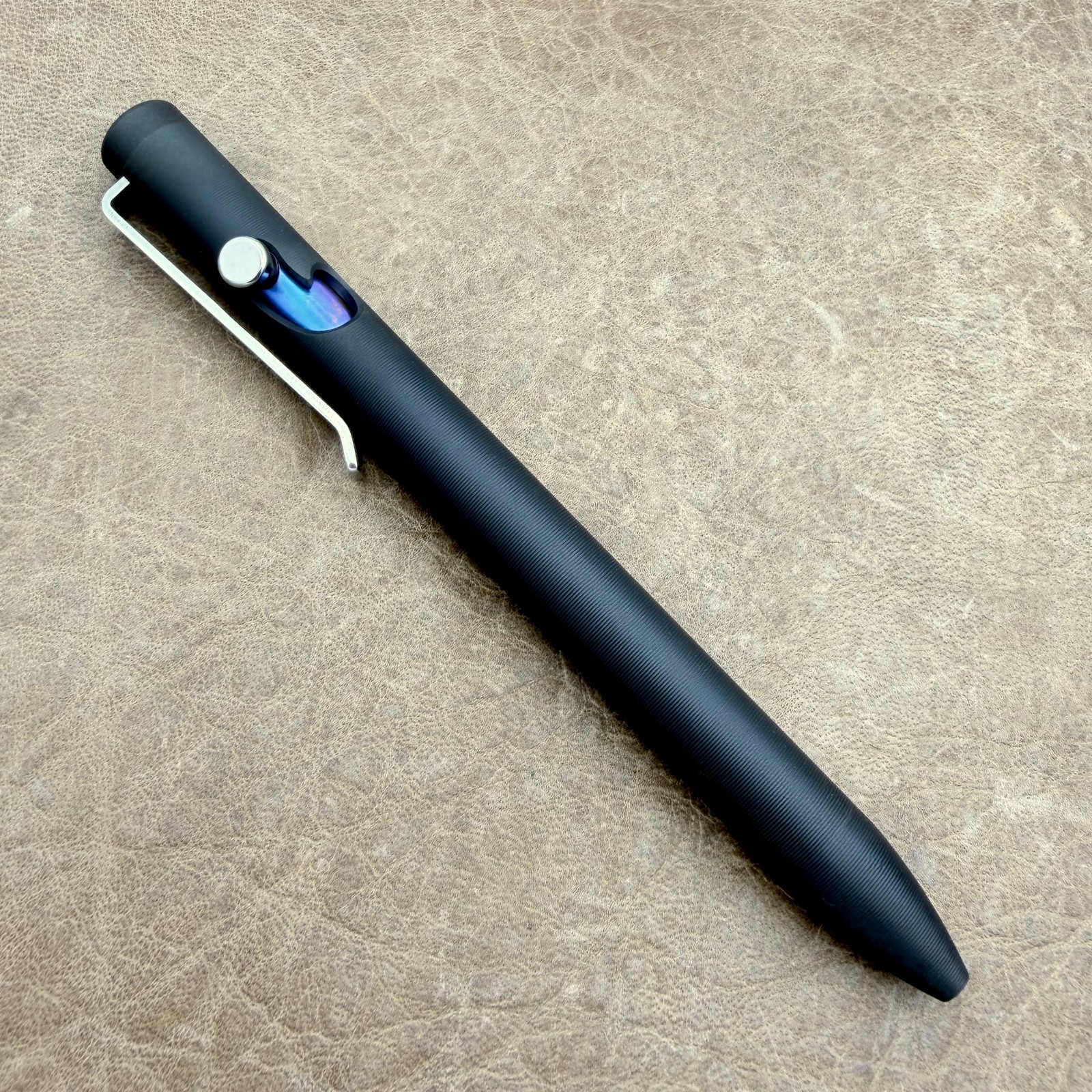Tactile Turn – Titanium Bolt Action Short Size Pen Black Ano HV Blue Acc. [5.1″]